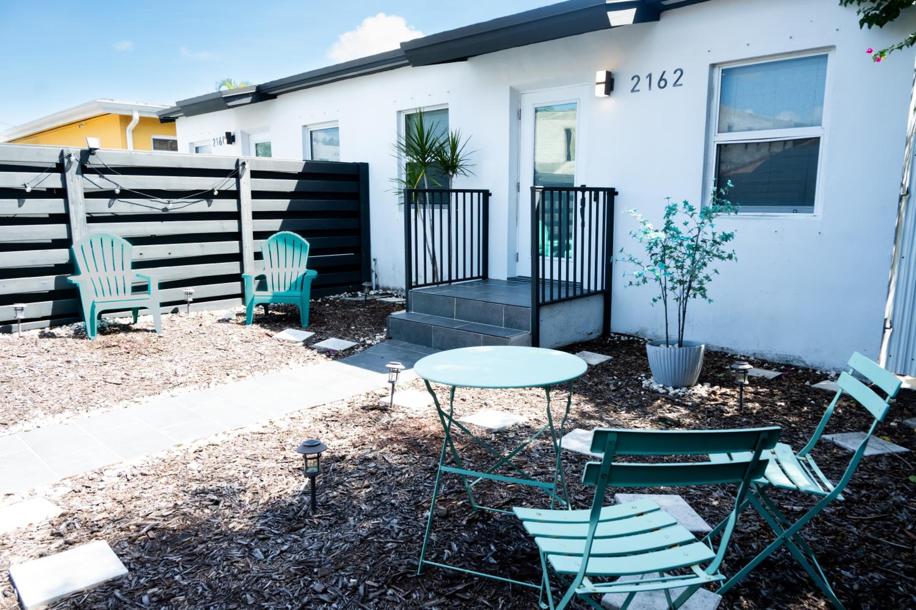 Cozy Central Stay Airport, KingBed, Fenced Parking - Little Havana Near Airport, Wynwood, Calle 8 Brickell, Coral Gables and more
