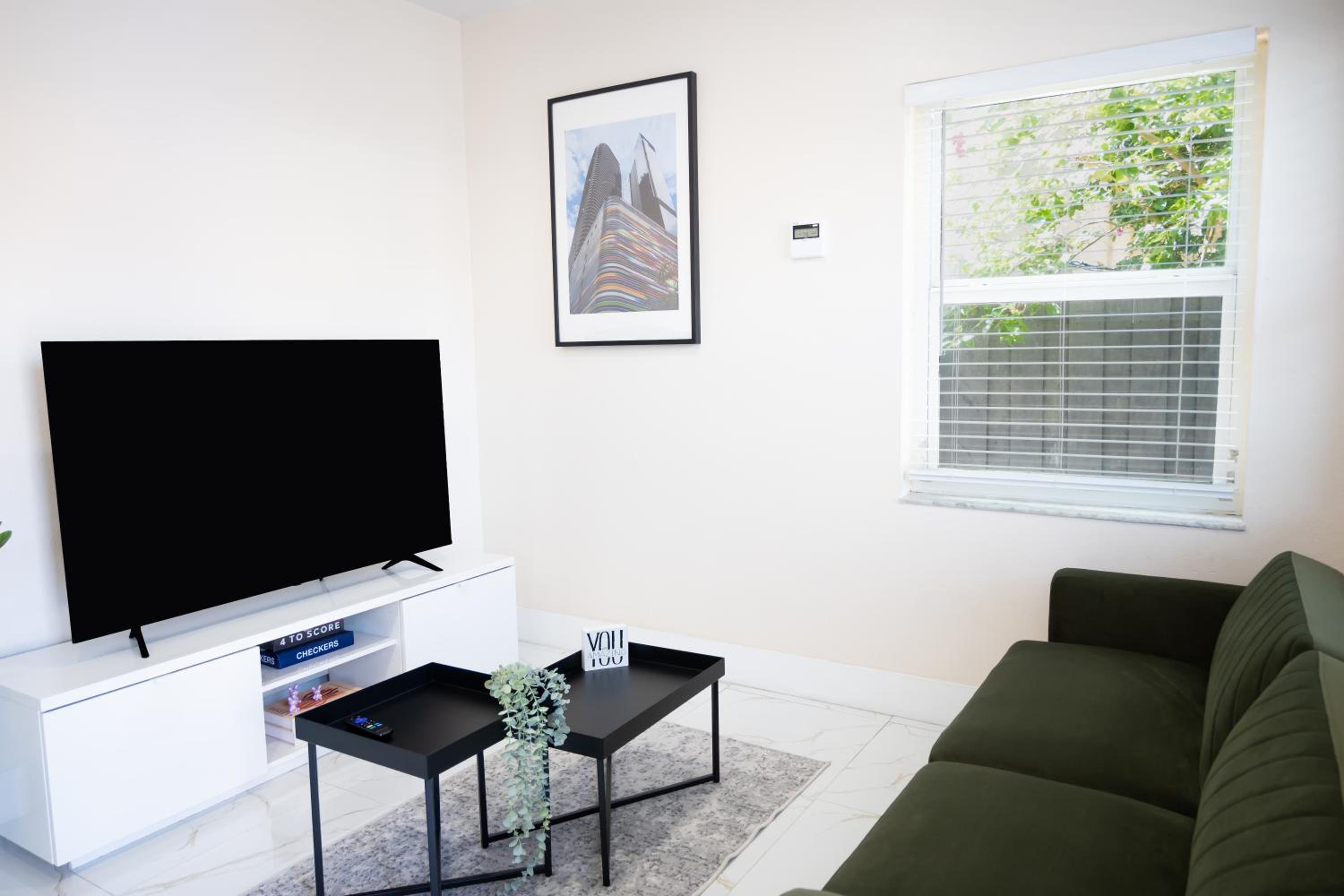 Cozy Central Stay Airport, KingBed, Fenced Parking - Little Havana Near Airport, Wynwood, Calle 8 Brickell, Coral Gables and more