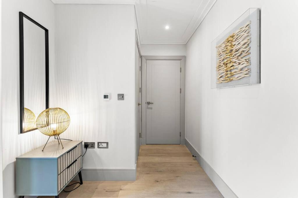Stunning 2 Bed Flat in London - Sleeps 8 -Balcony