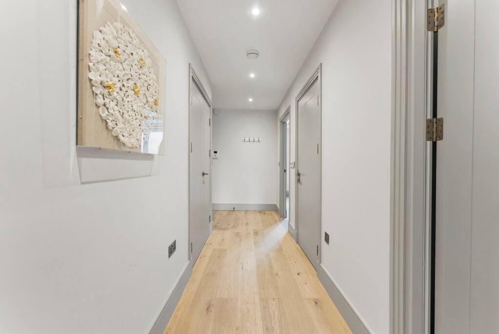 Stunning 2 Bed Flat in London - Sleeps 8 -Balcony