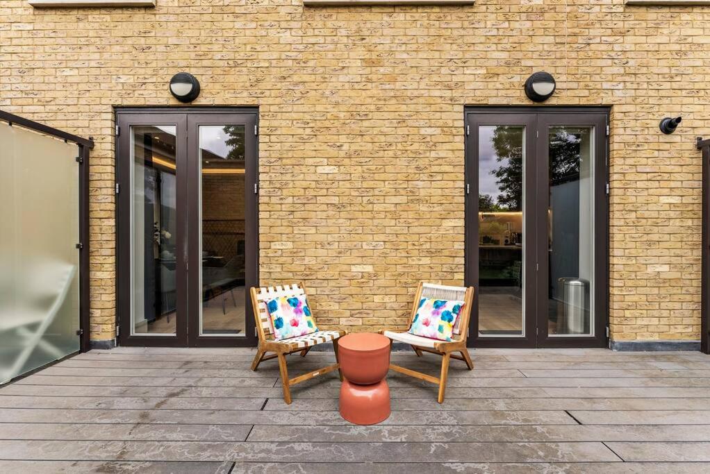 Stunning 2 Bed Flat in London - Sleeps 8 -Balcony