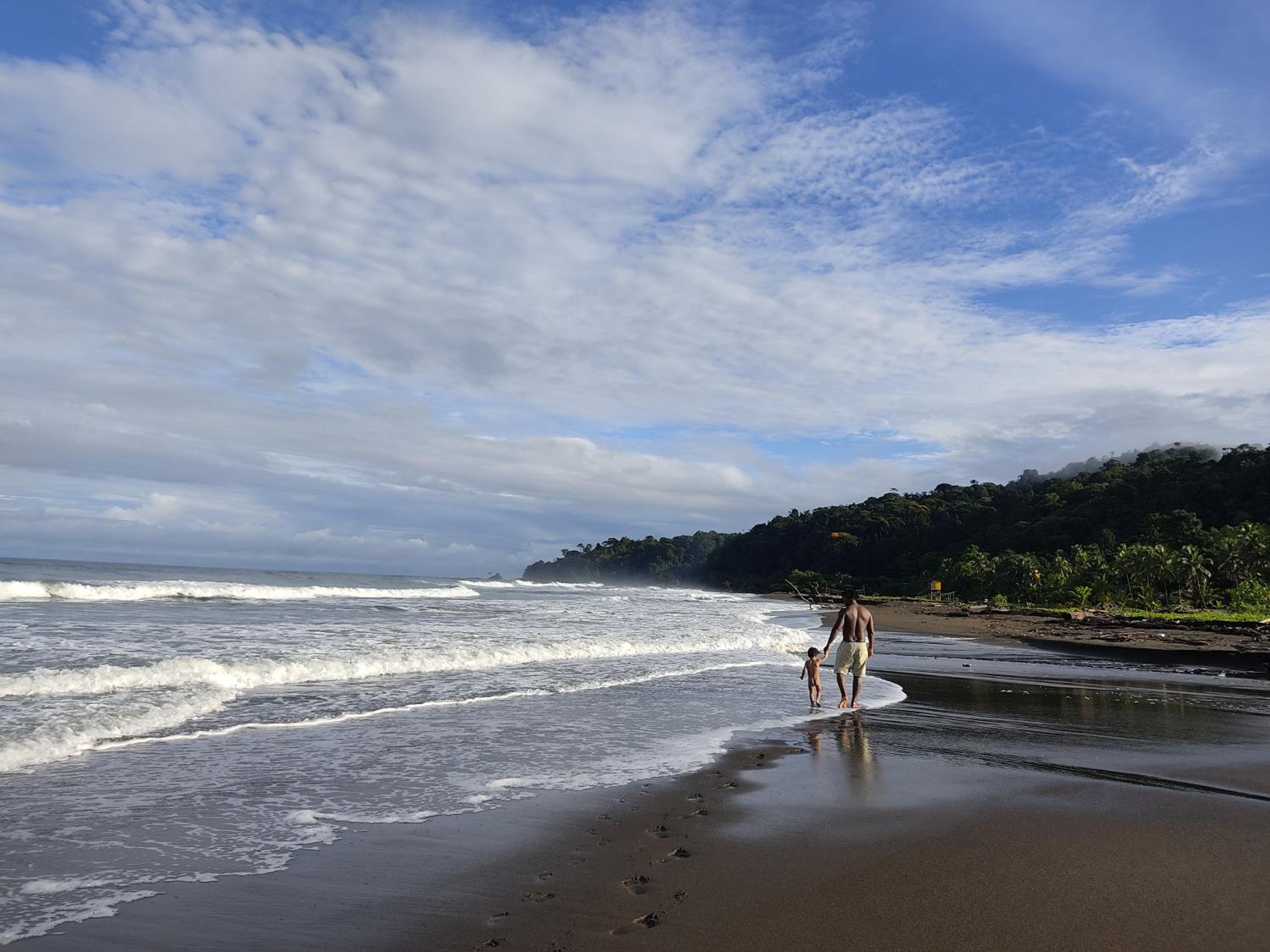Pacific Waves Hostel & Surf