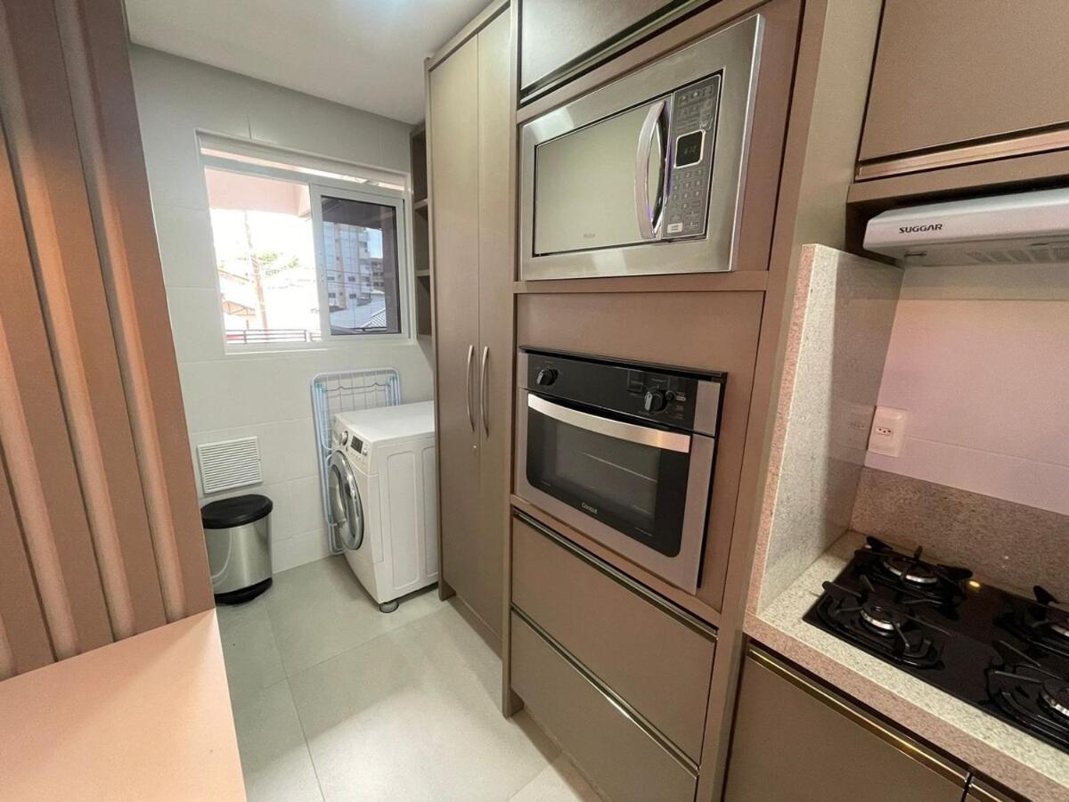 Cód 76 - Apartamento especular á 180 m do mar