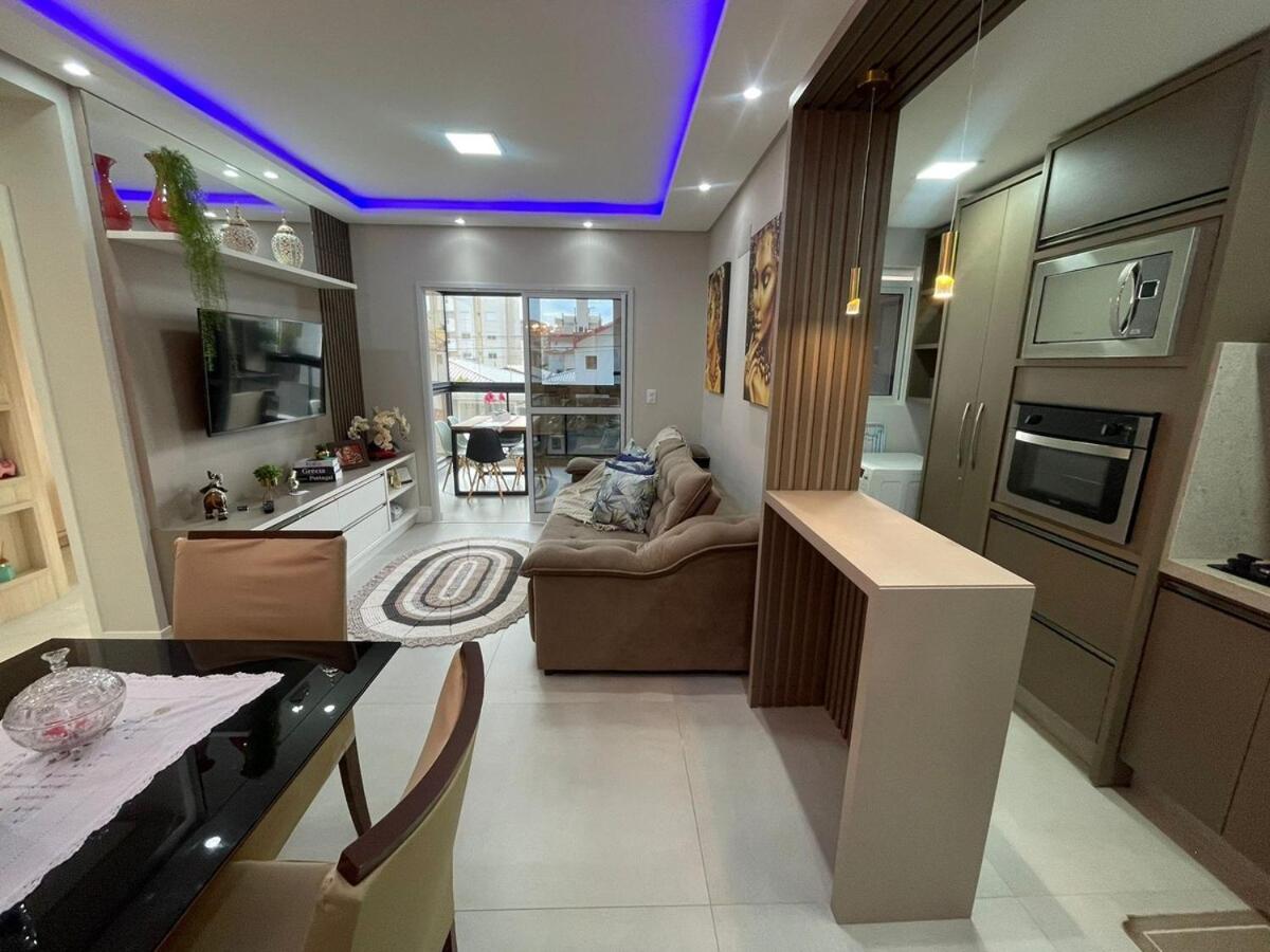Cód 76 - Apartamento especular á 180 m do mar