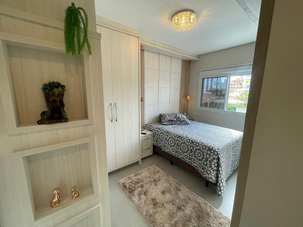 Cód 76 - Apartamento especular á 180 m do mar