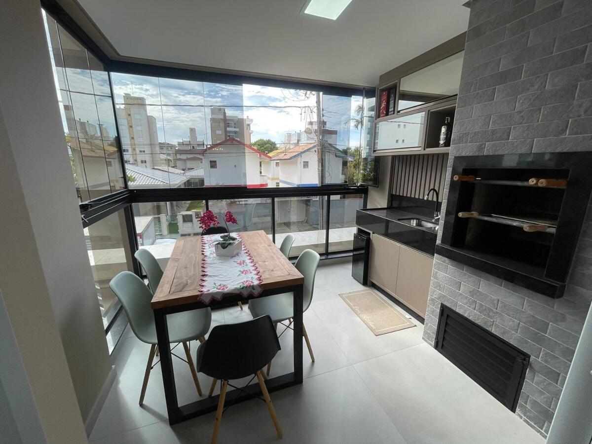 Cód 76 - Apartamento especular á 180 m do mar