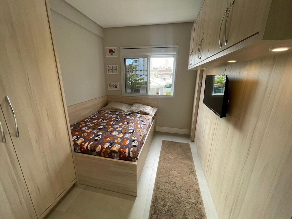 Cód 76 - Apartamento especular á 180 m do mar