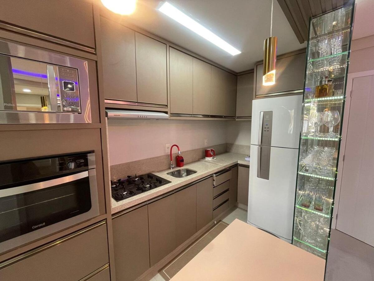 Cód 76 - Apartamento especular á 180 m do mar