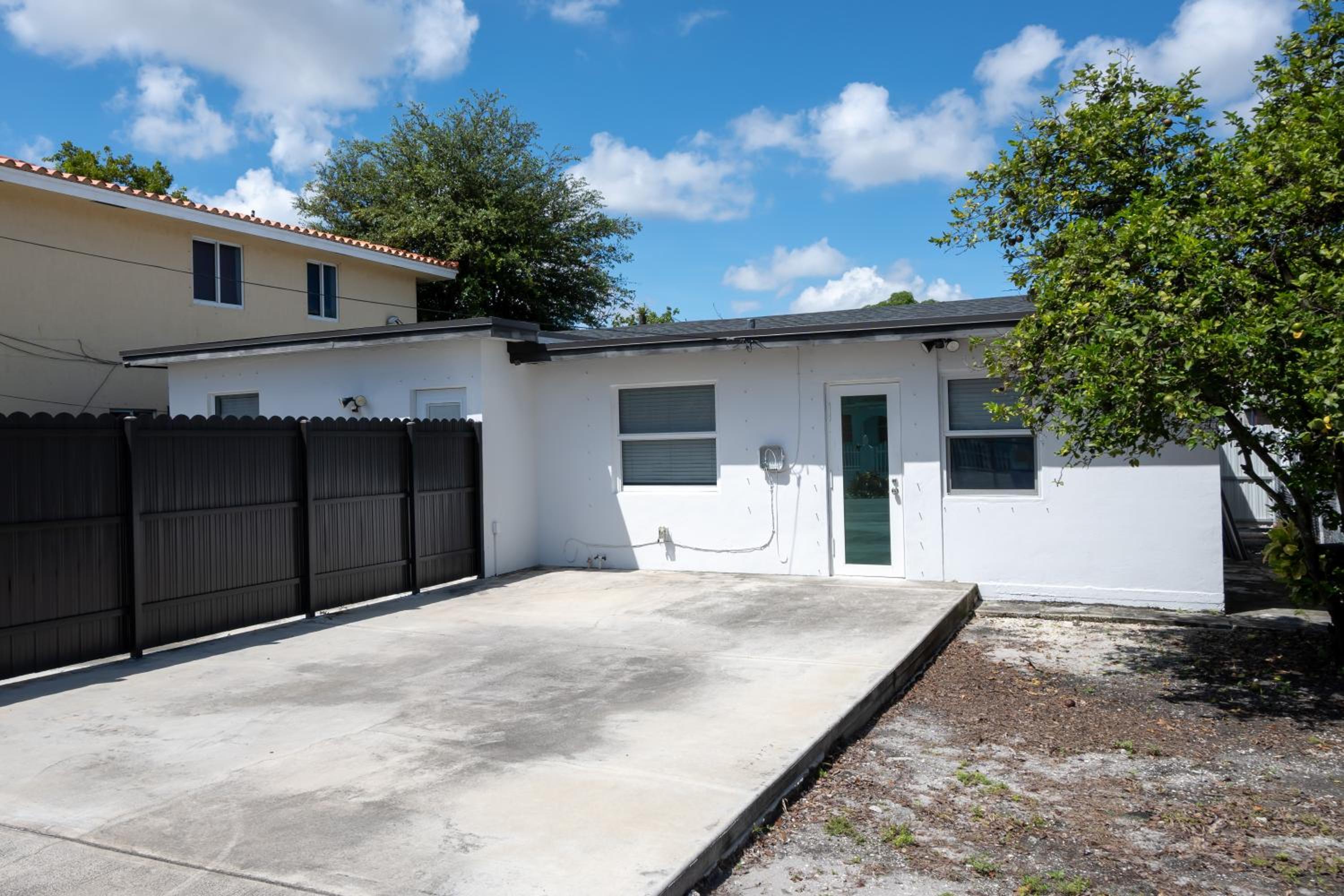 Central Getaway in Little Havana Near Airport, Wynwood, Calle 8 Brickell, Coral Gables and more , Fenced parking