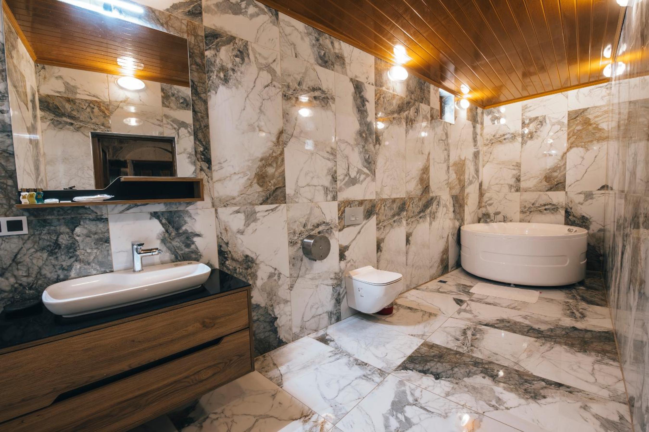 Kayatas Cave Suites - Image 37