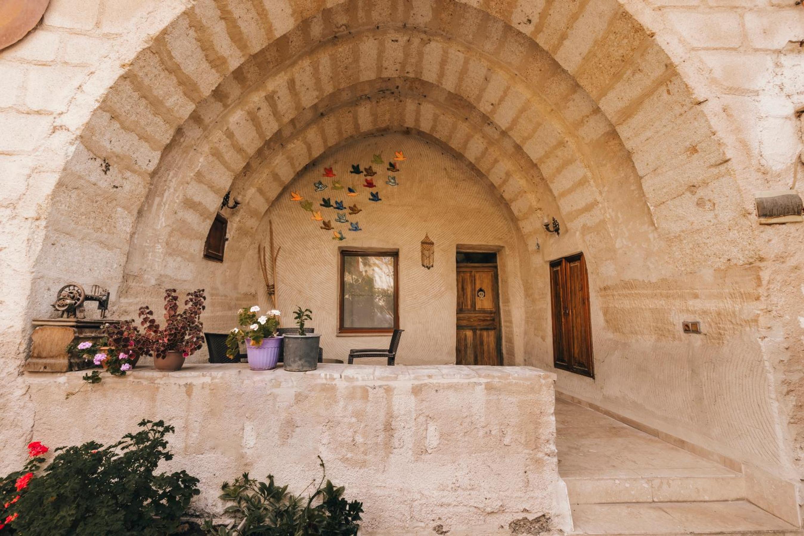 Kayatas Cave Suites - Image 178