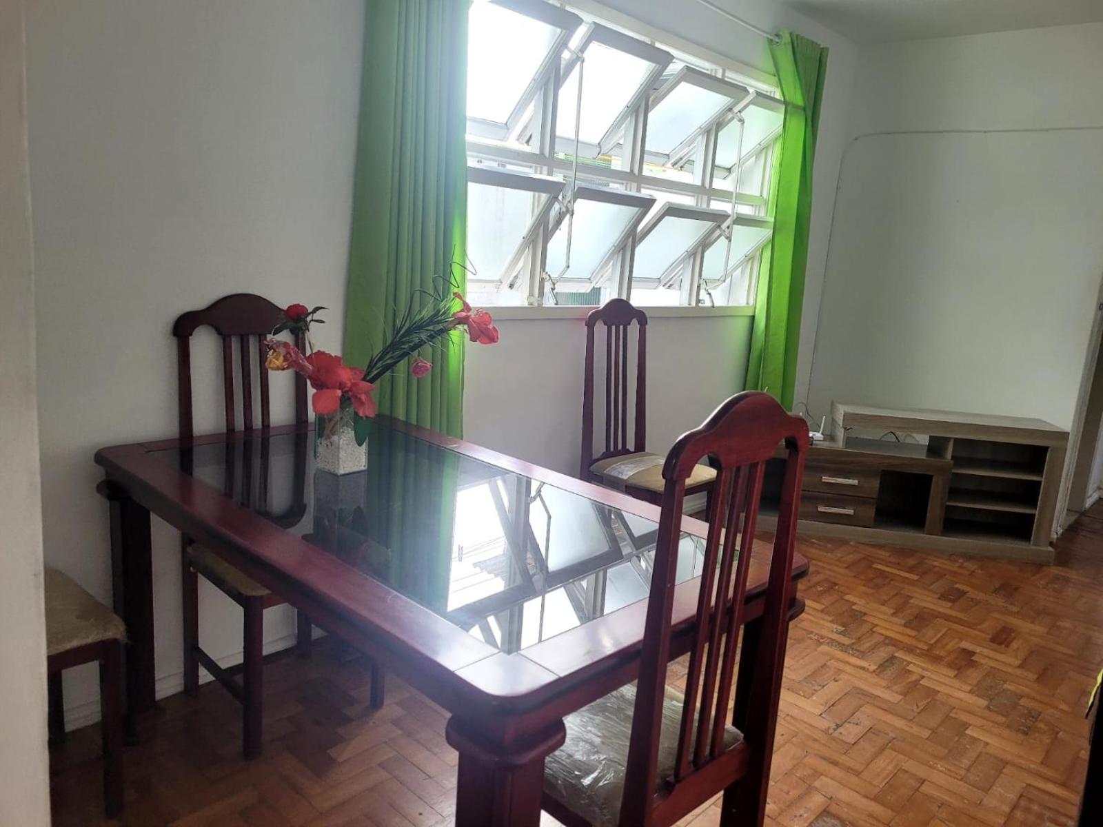 Apartamento na praia forte de 1 quarto, sala, cozinha e 1 banheiro