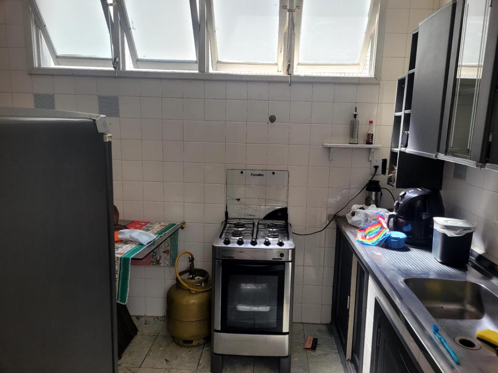 Apartamento na praia forte de 1 quarto, sala, cozinha e 1 banheiro