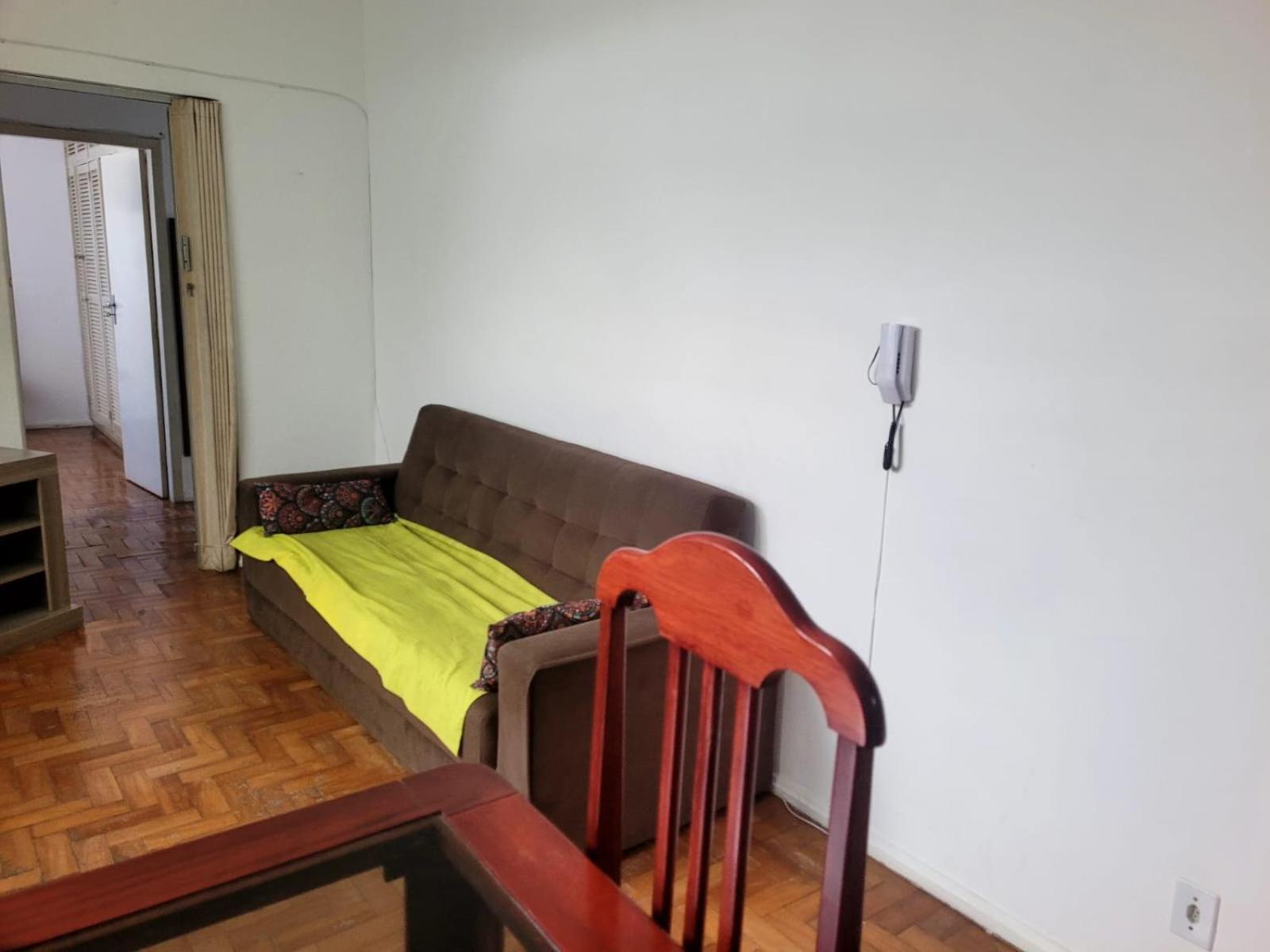 Apartamento na praia forte de 1 quarto, sala, cozinha e 1 banheiro