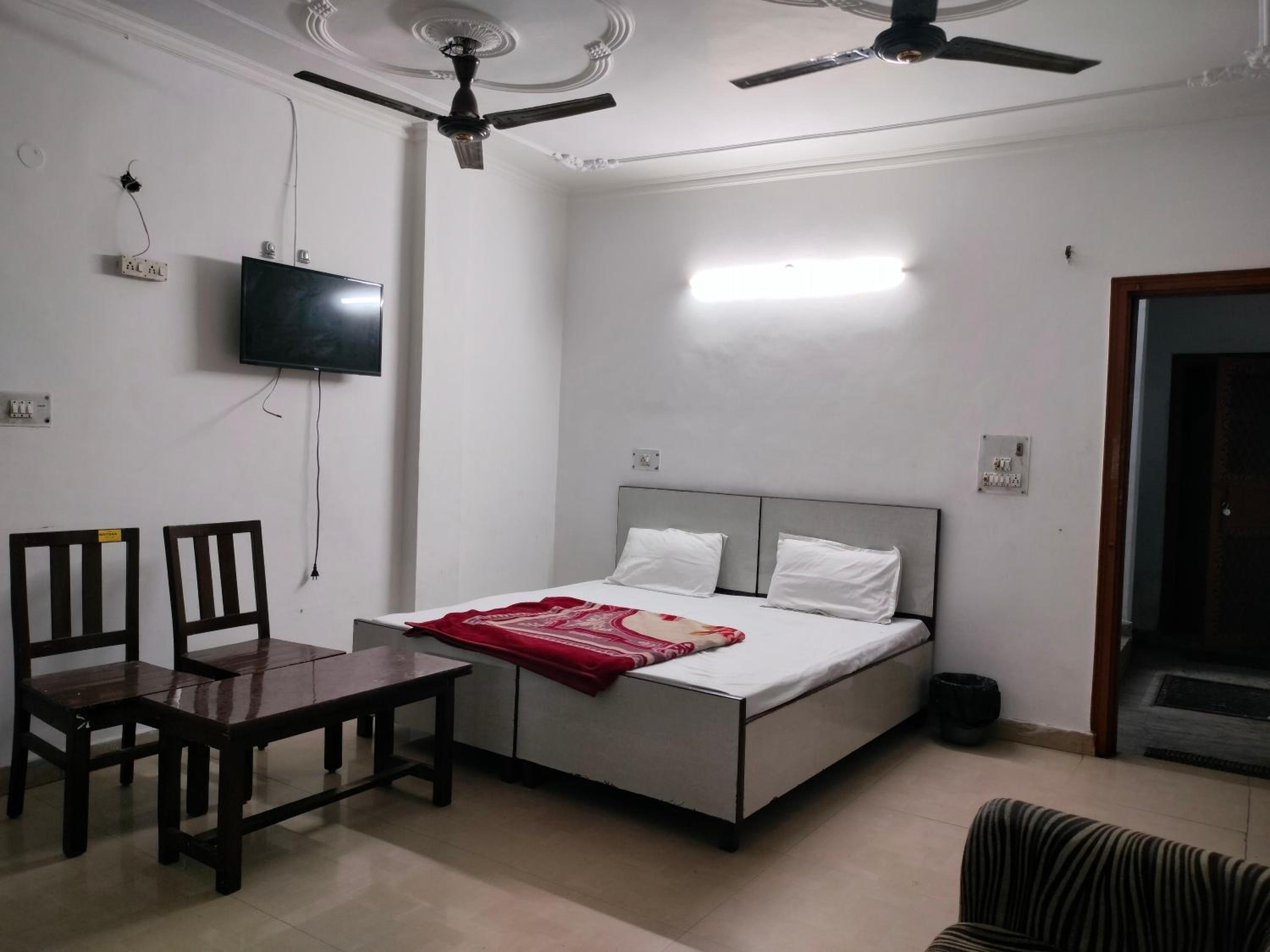 Lotus Stay - 1 Min Walk in from Nizamuddin Railway Station view 5