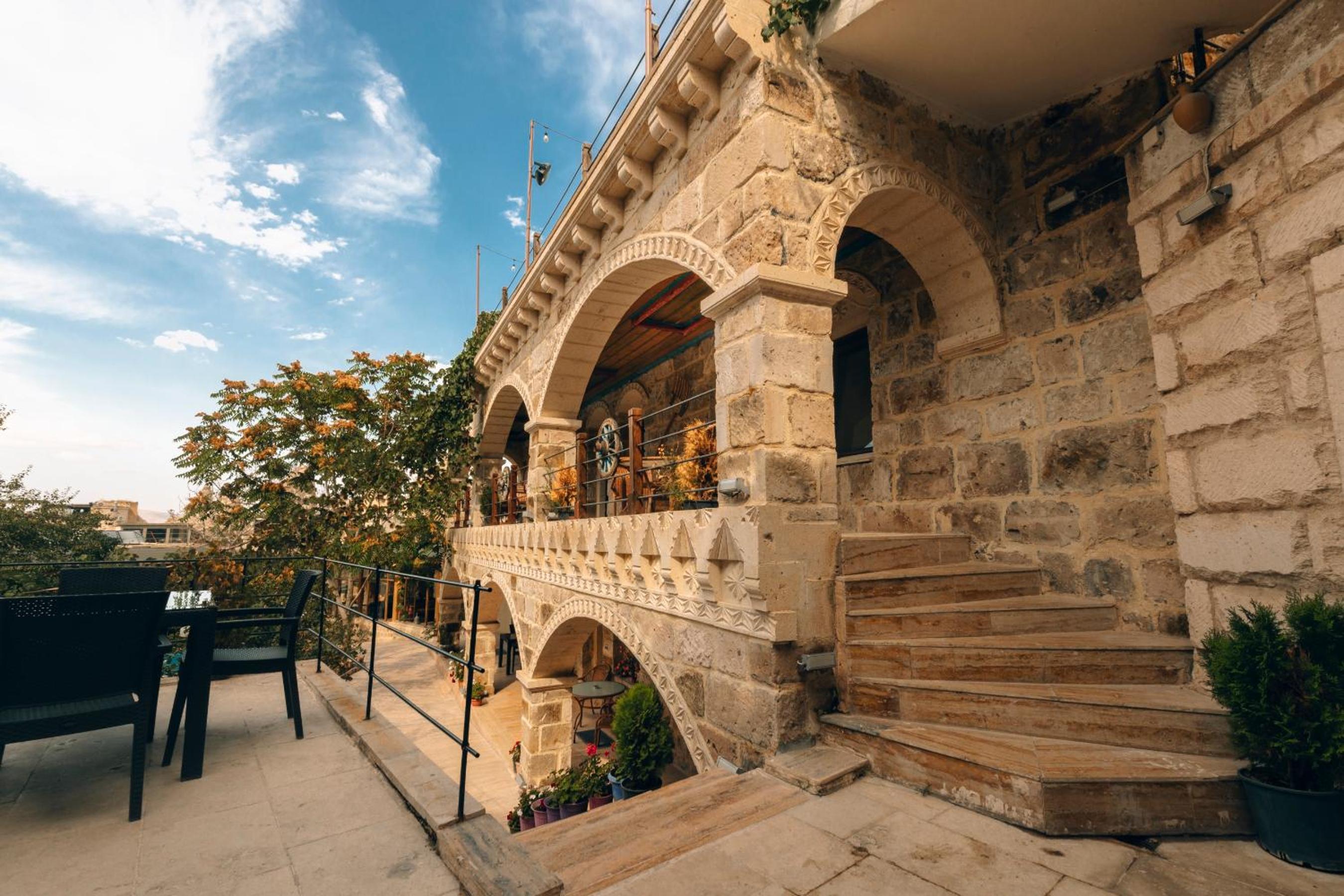 Kayatas Cave Suites - Image 189