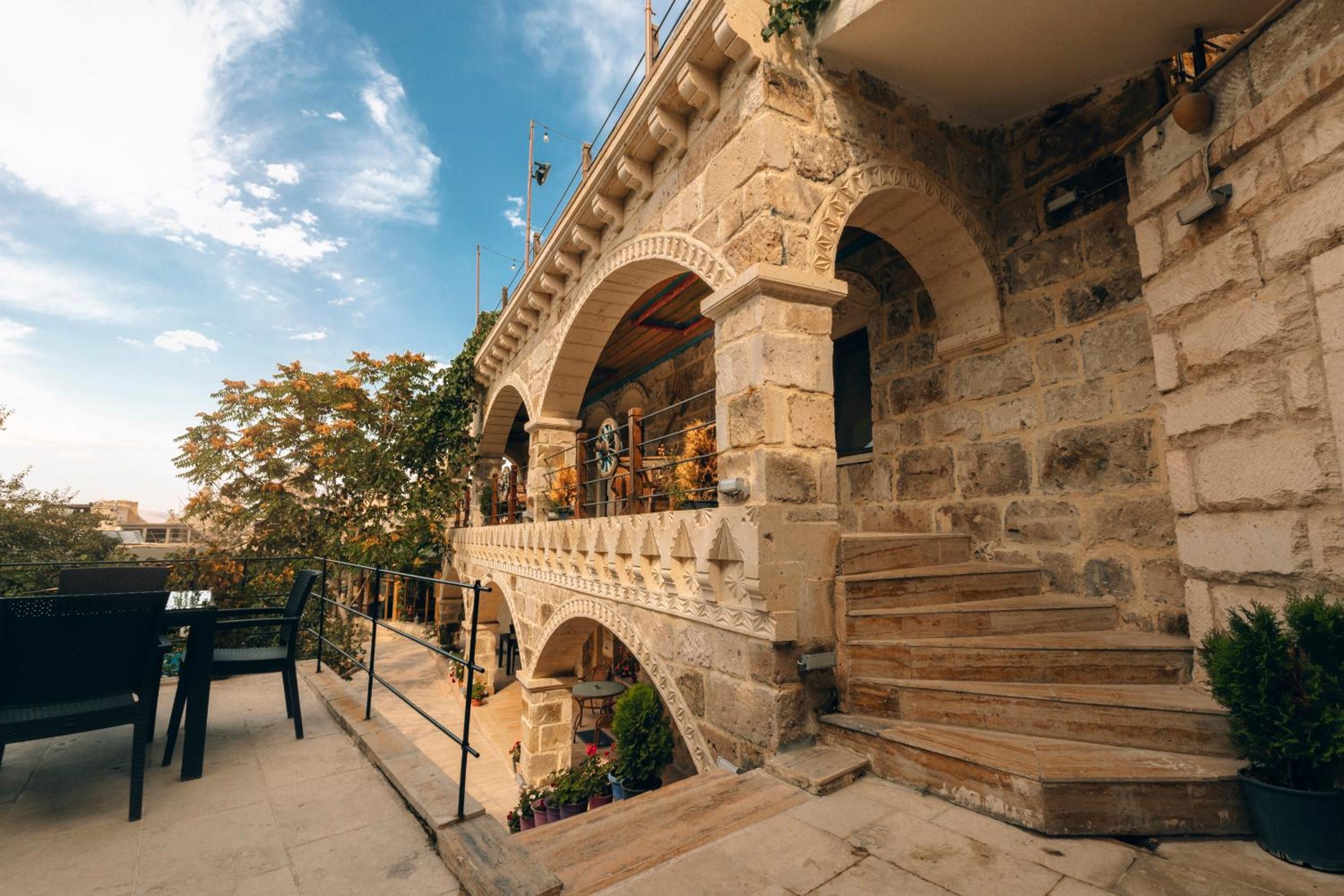 Kayatas Cave Suites - Image 190