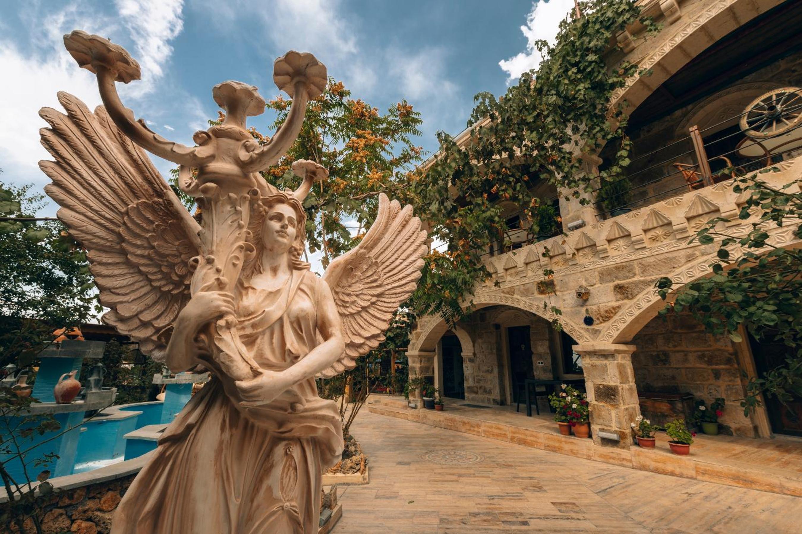 Kayatas Cave Suites - Image 91