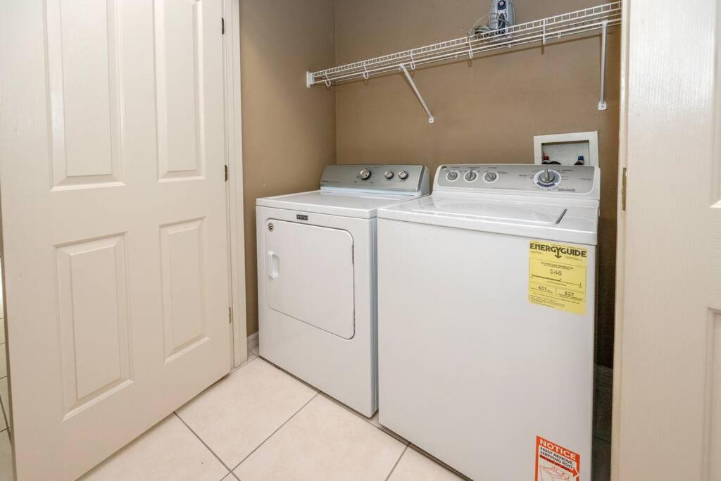 VistaPark Large 5 Bed Pool Home Close to Disney and all attractions! view 4