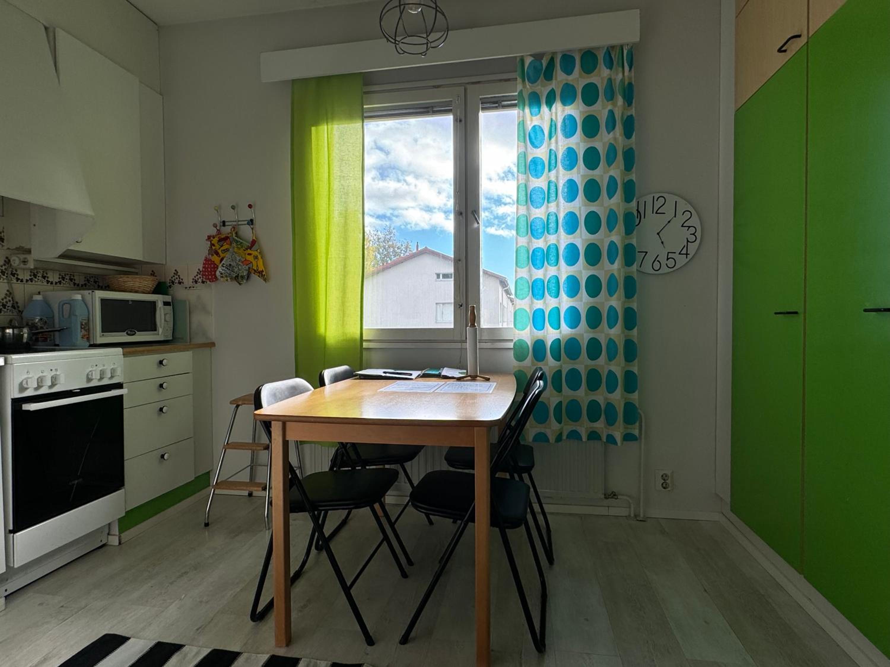 Värikäs puutalokaksio 1-6 hlölle, ilm parkit view 3