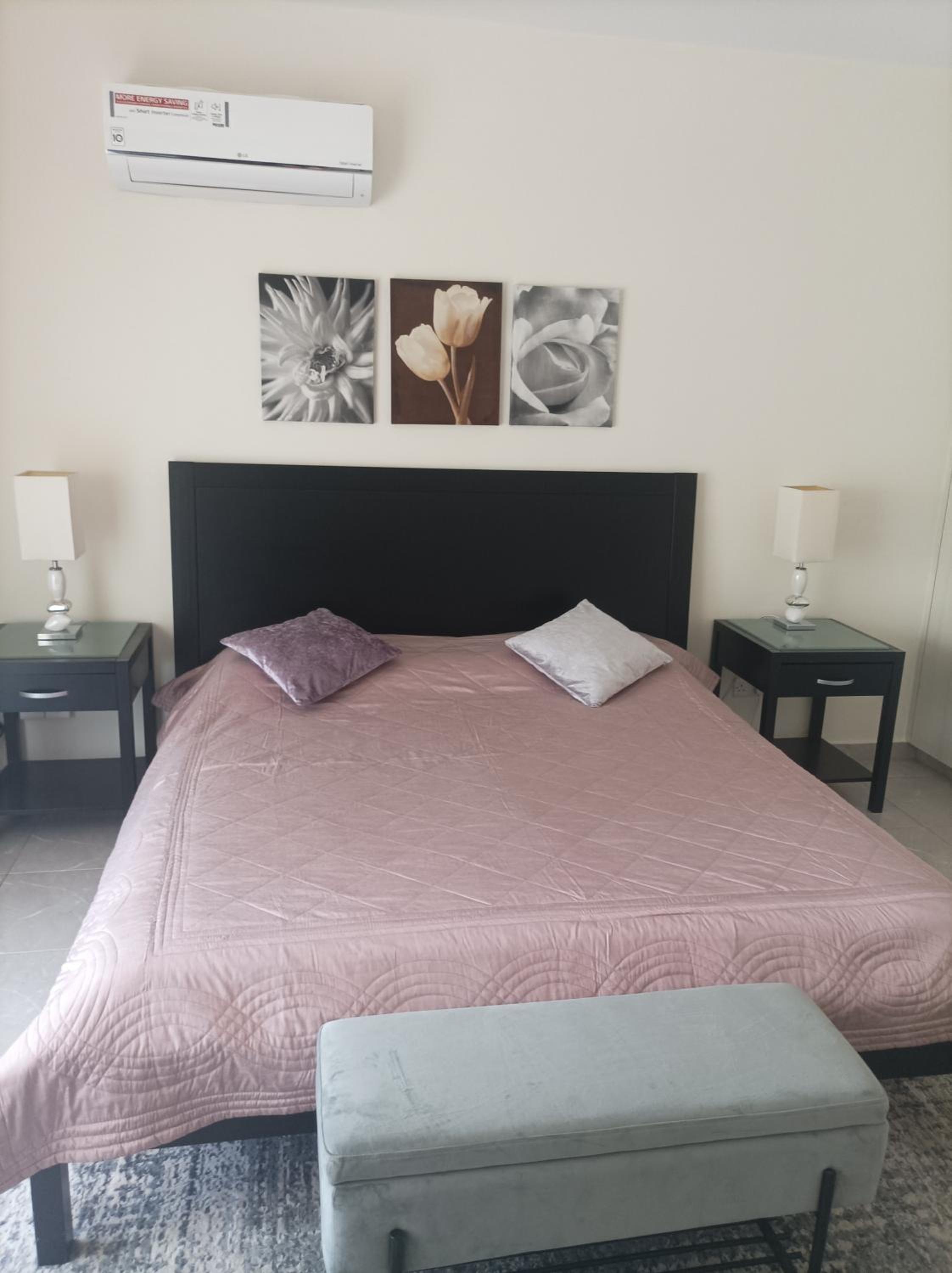 Queens Garden Apt by Kings Mall