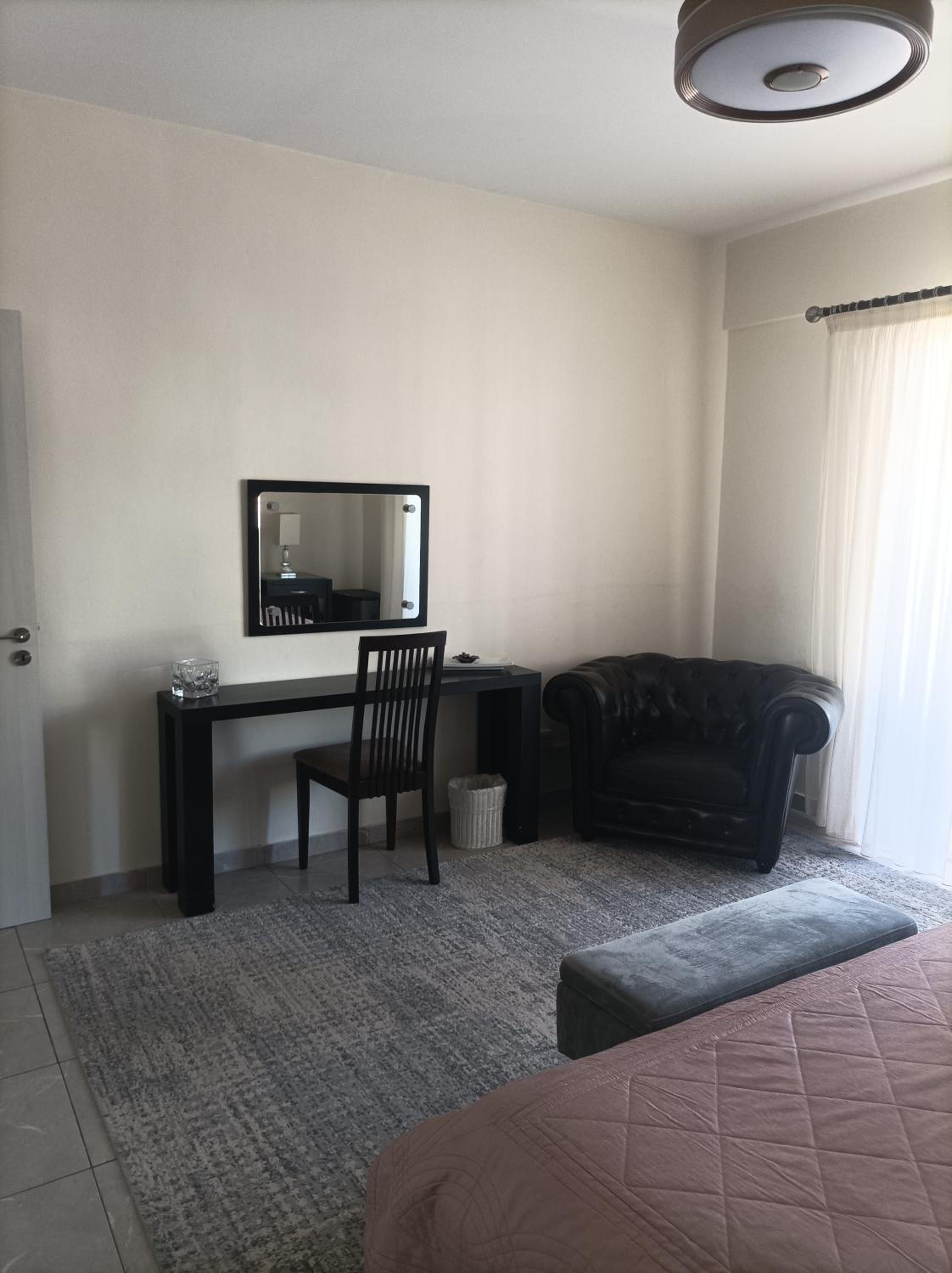 Queens Garden Apt by Kings Mall