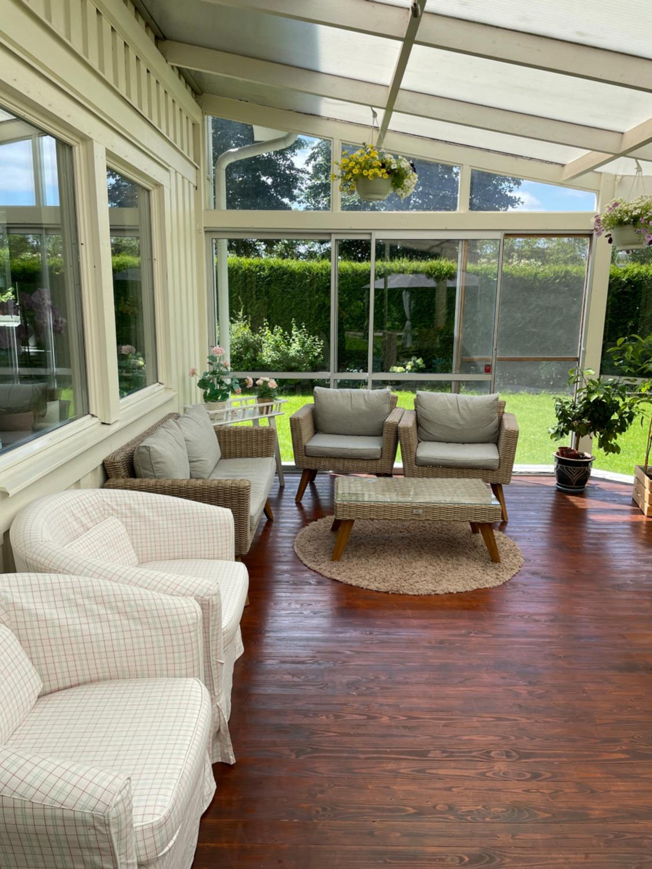 Cozy villa with hot tub, free parking view 5