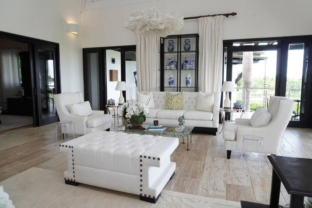 Villa Alpes, Exquisite Retreat In Casa De Campo view 3