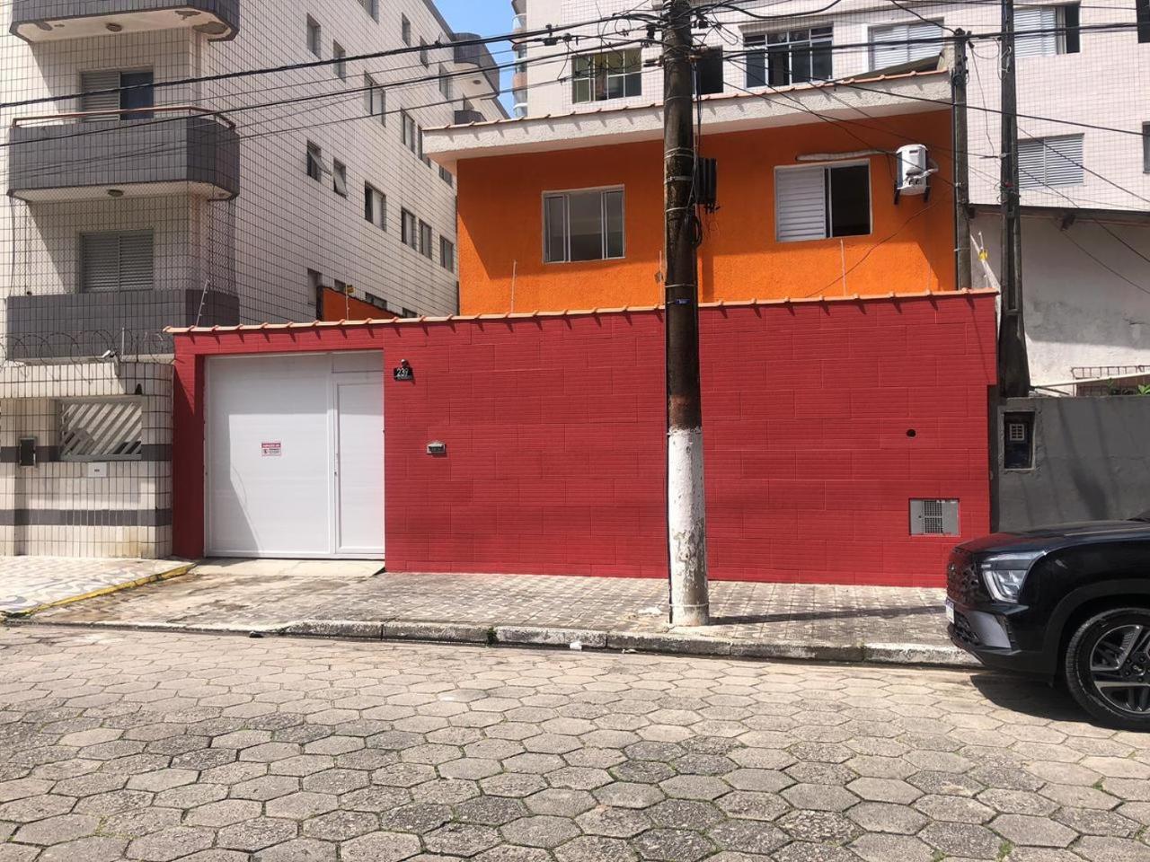 Casa com Piscina e Churrasqueira ótima localização