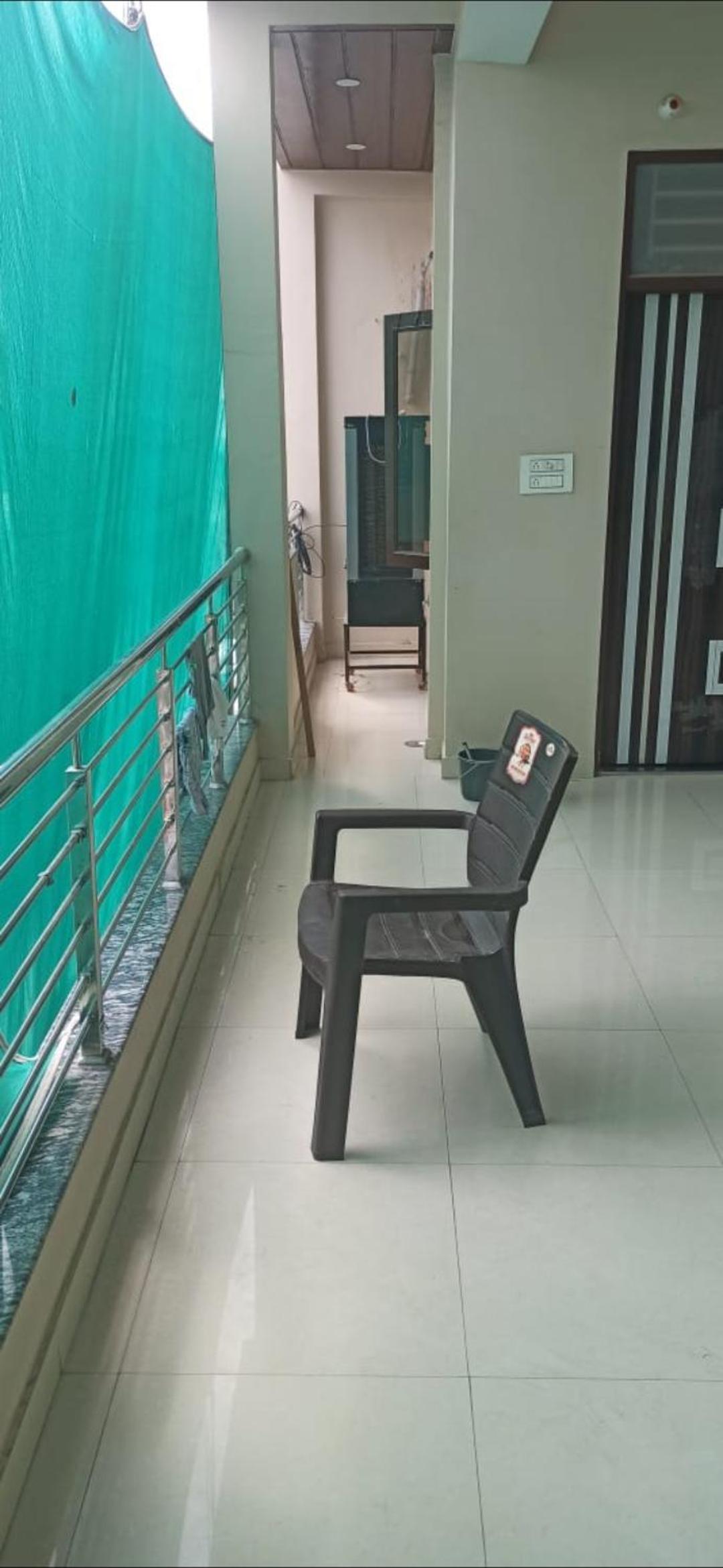 1rk available for stay or rent