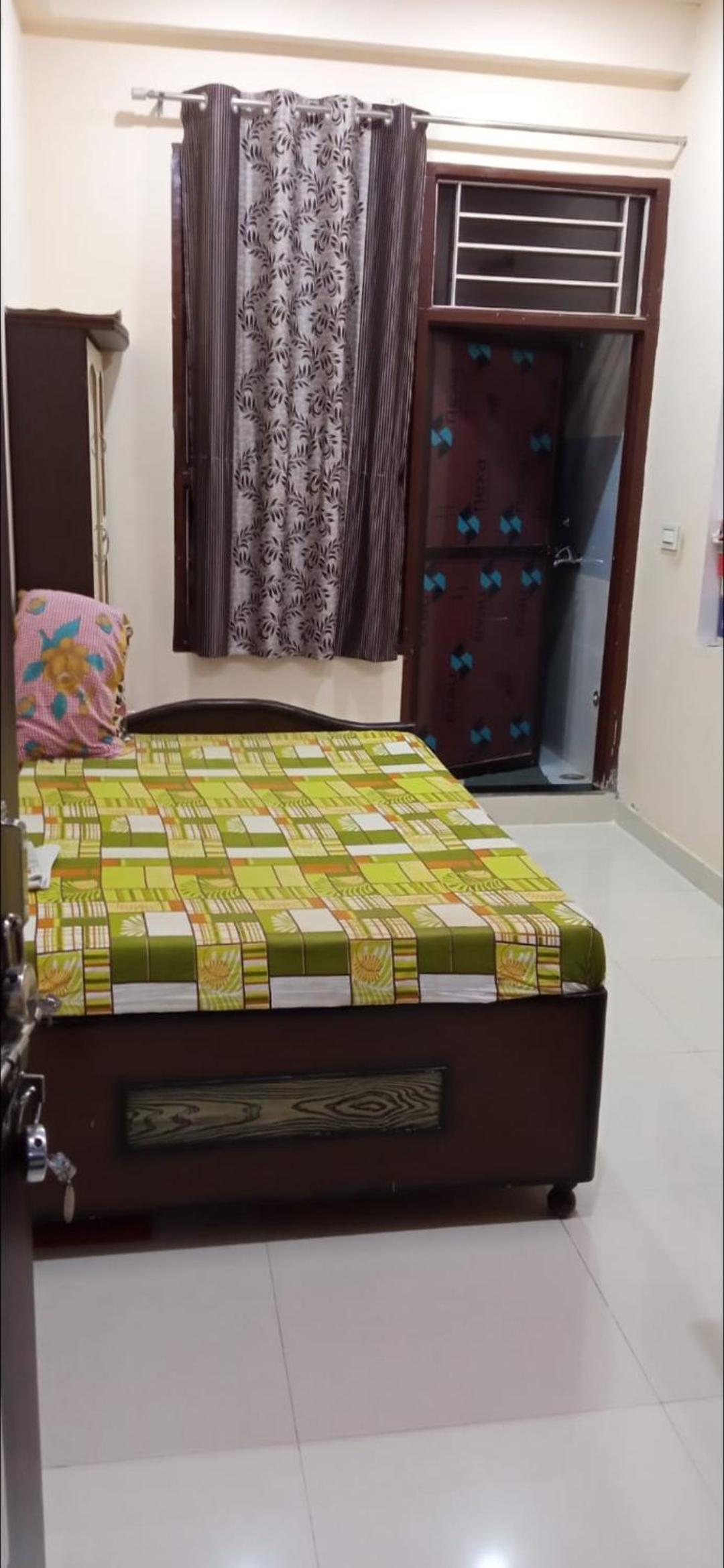 1rk available for stay or rent