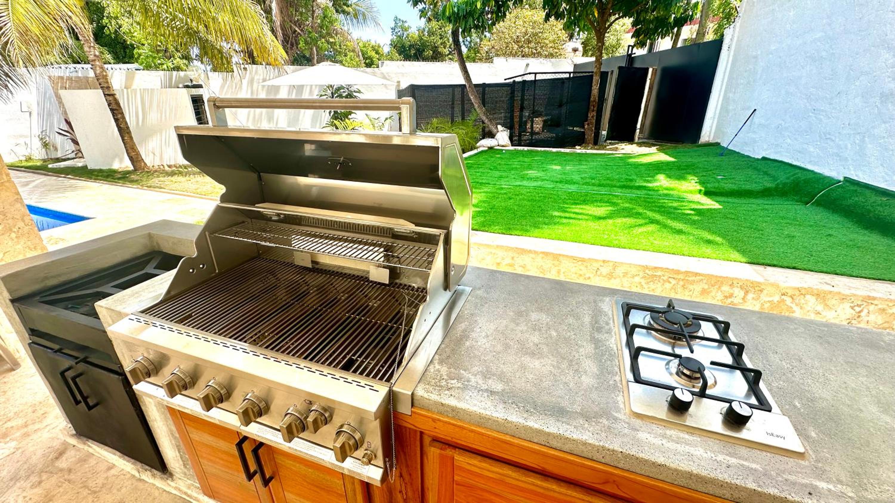 NEW Grand 5 Bedroom Villa with Pool and Full outdoor Kitchen !