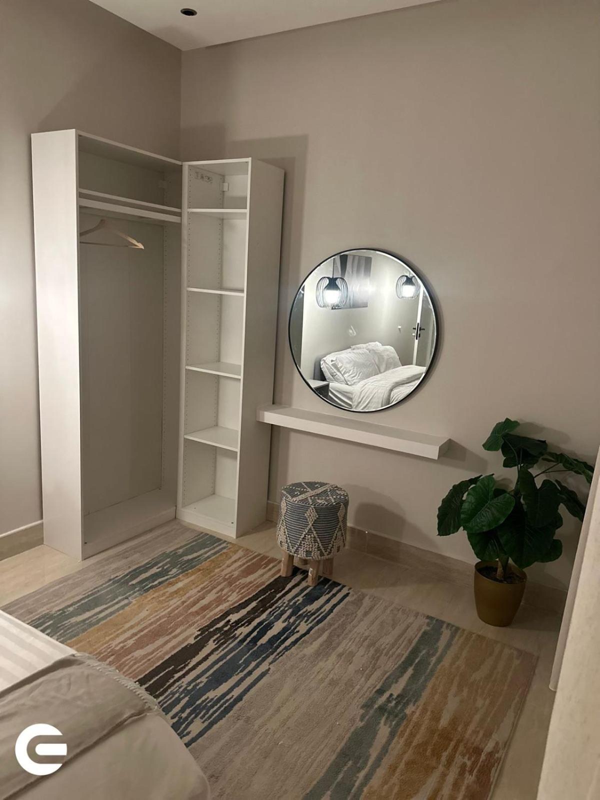 Condo in AlMalqa - Self check in