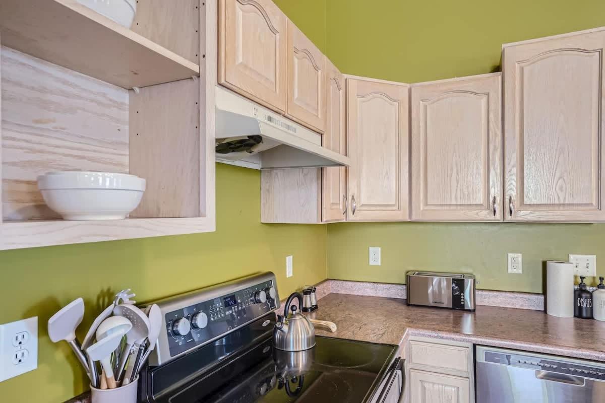 Historic Loft in Ballpark 30 Day Stay Sleeps 4 view 4