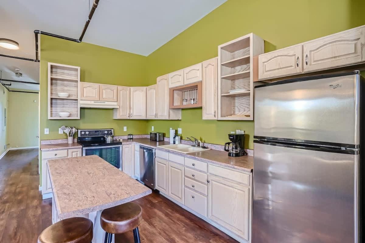 Historic Loft in Ballpark 30 Day Stay Sleeps 4 view 3