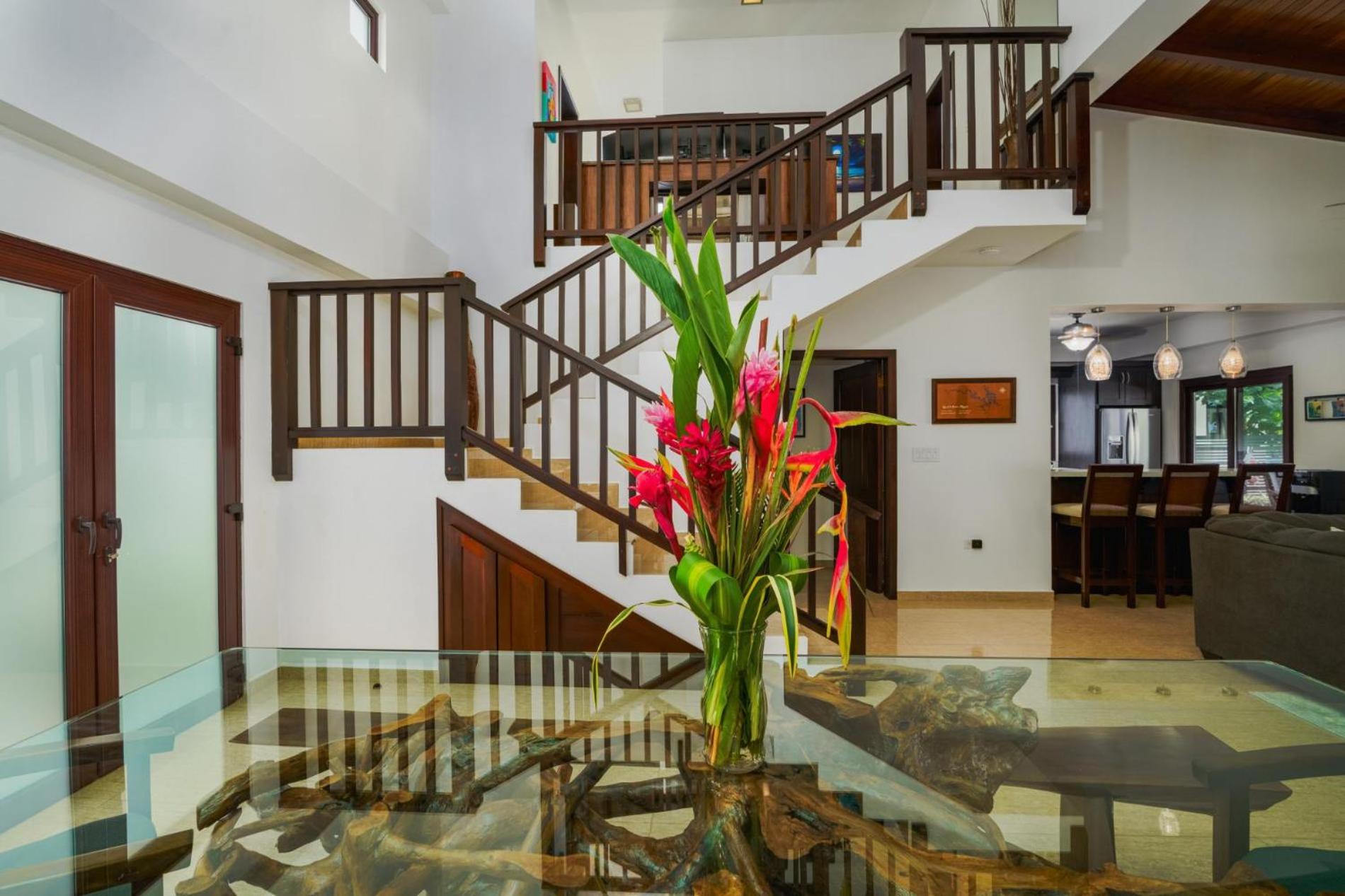 Castaway Villa - 4 Bedroom Beachfront Villa
