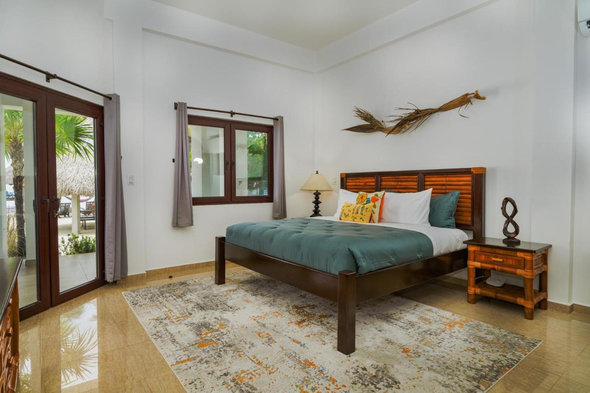 Castaway Villa - 4 Bedroom Beachfront Villa