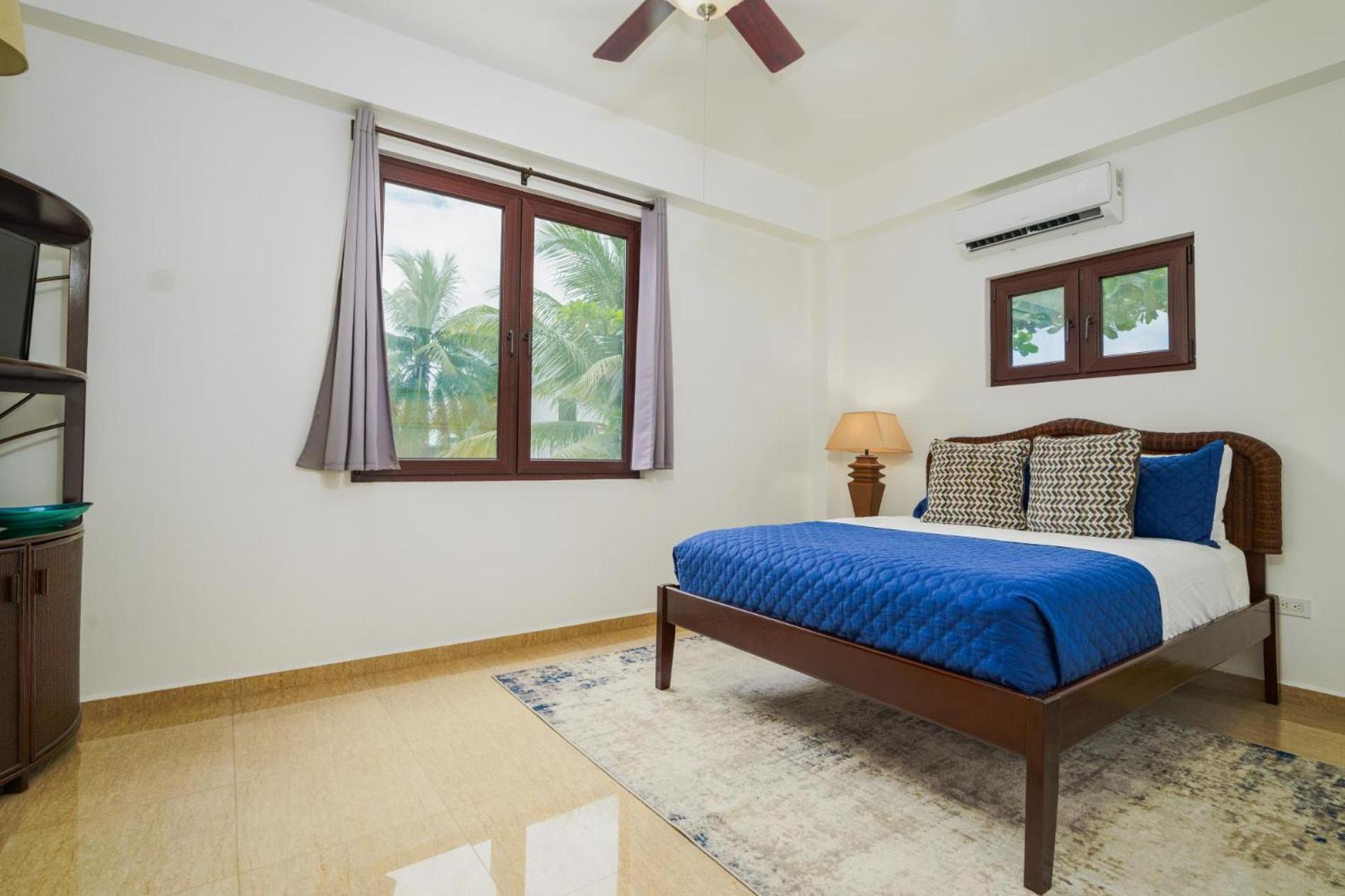 Castaway Villa - 4 Bedroom Beachfront Villa