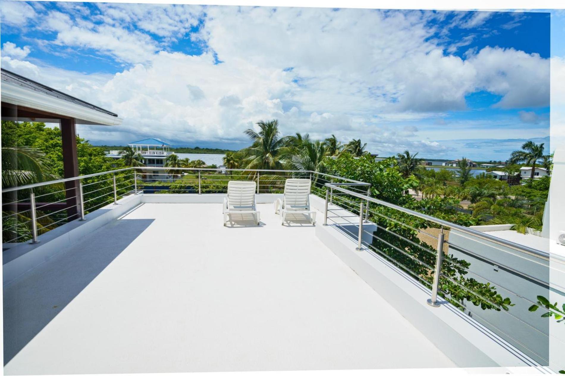 Castaway Villa - 4 Bedroom Beachfront Villa