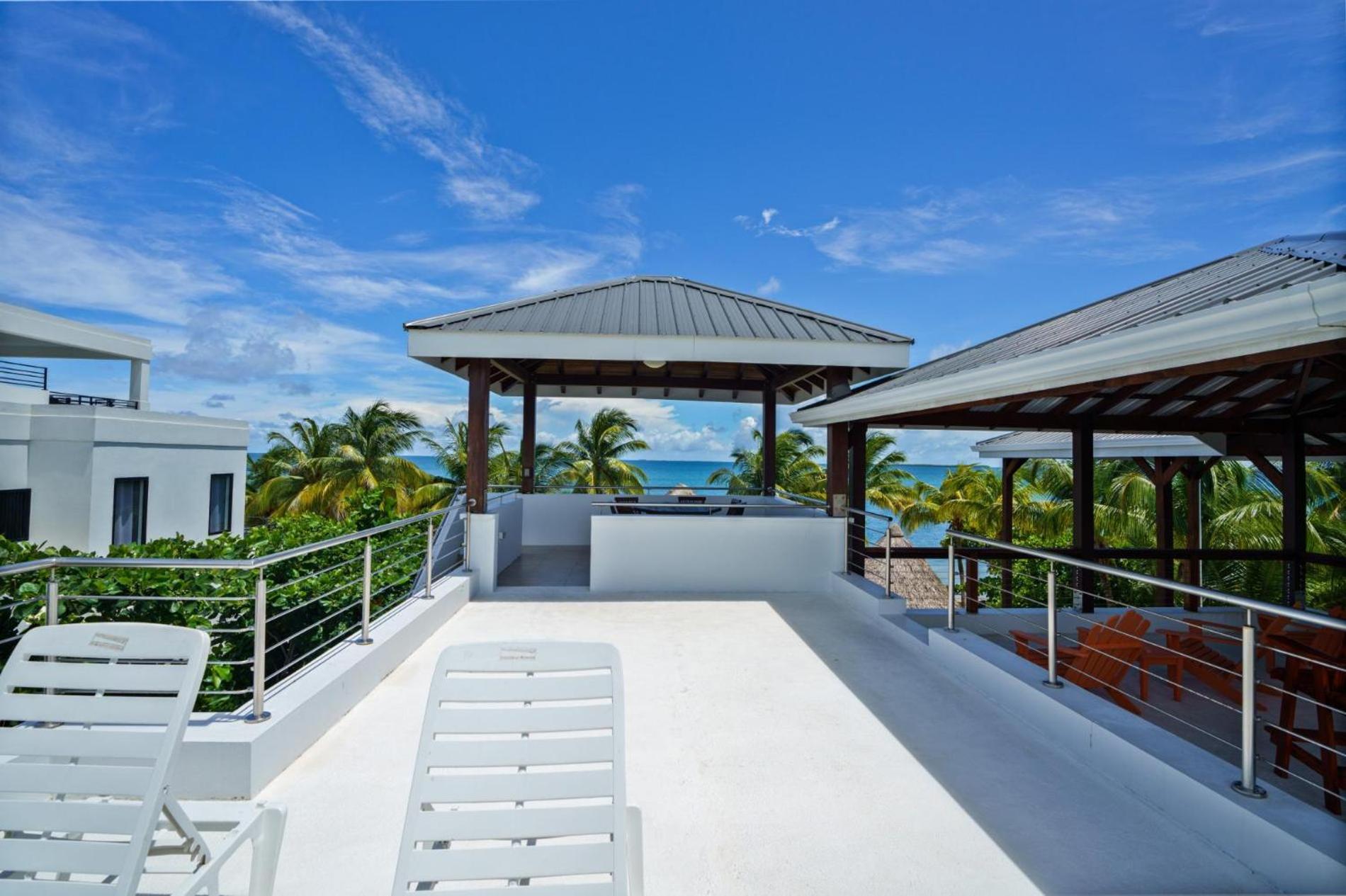 Castaway Villa - 4 Bedroom Beachfront Villa