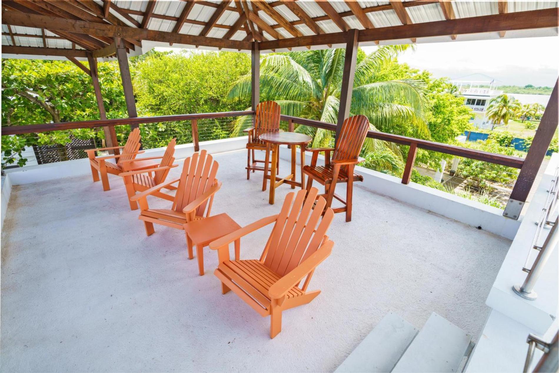 Castaway Villa - 4 Bedroom Beachfront Villa
