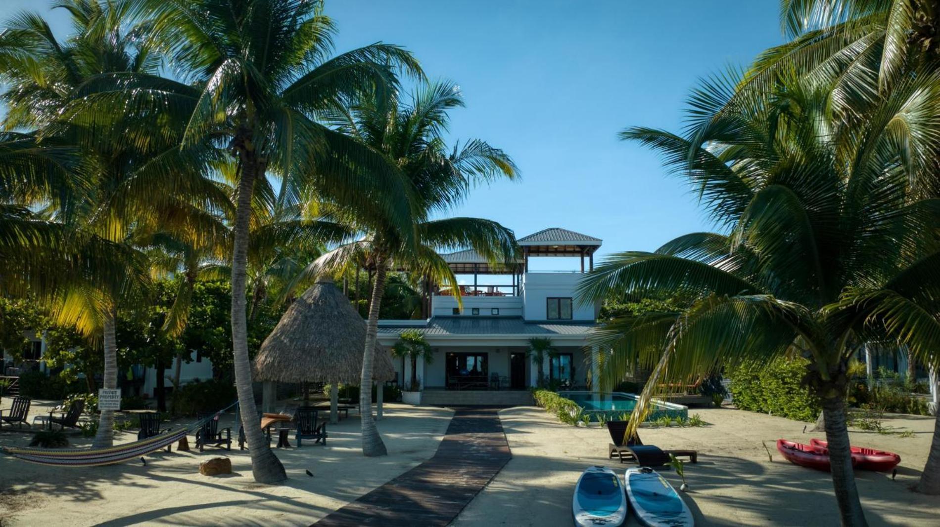 Castaway Villa - 4 Bedroom Beachfront Villa