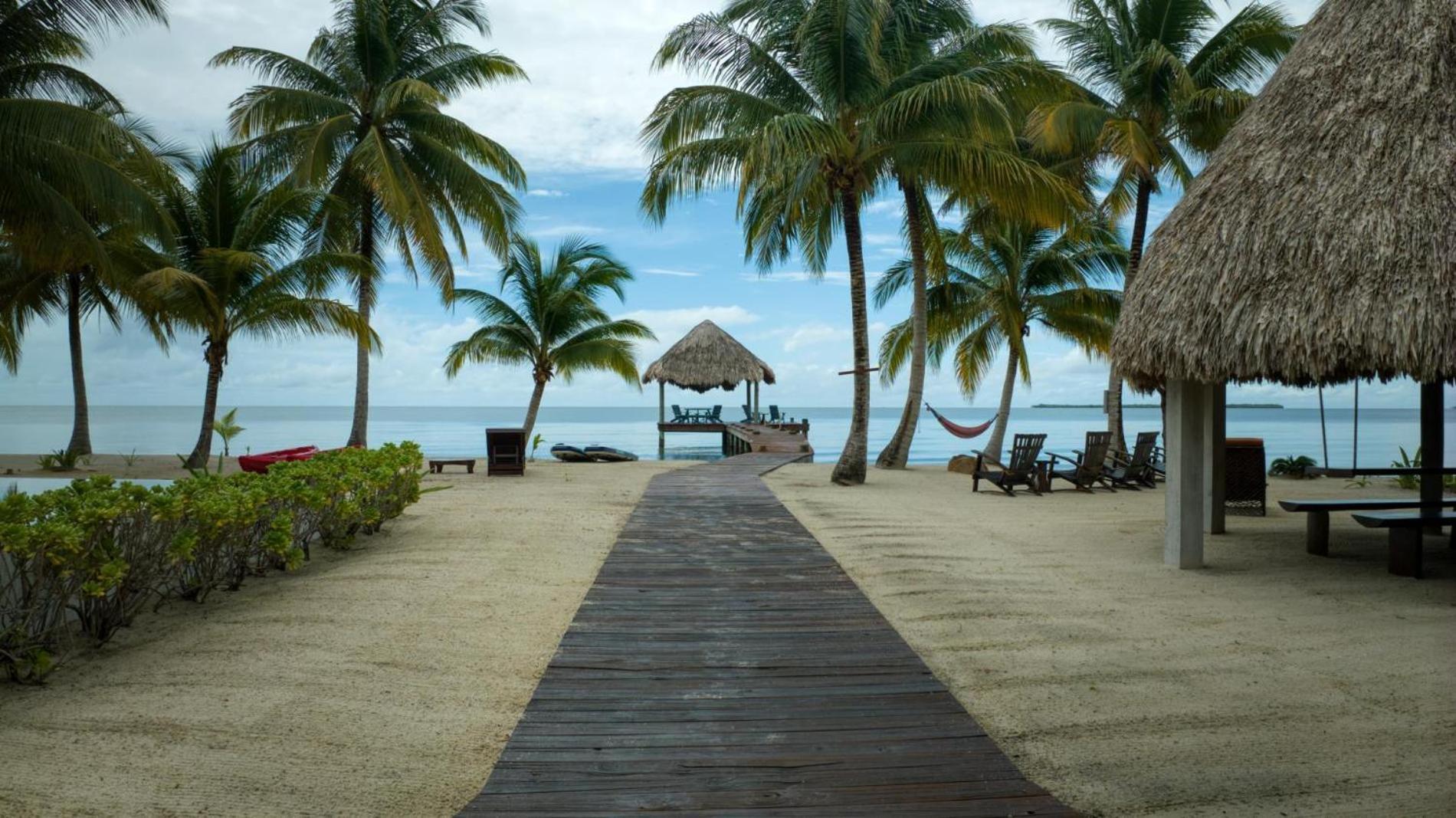 Castaway Villa - 4 Bedroom Beachfront Villa
