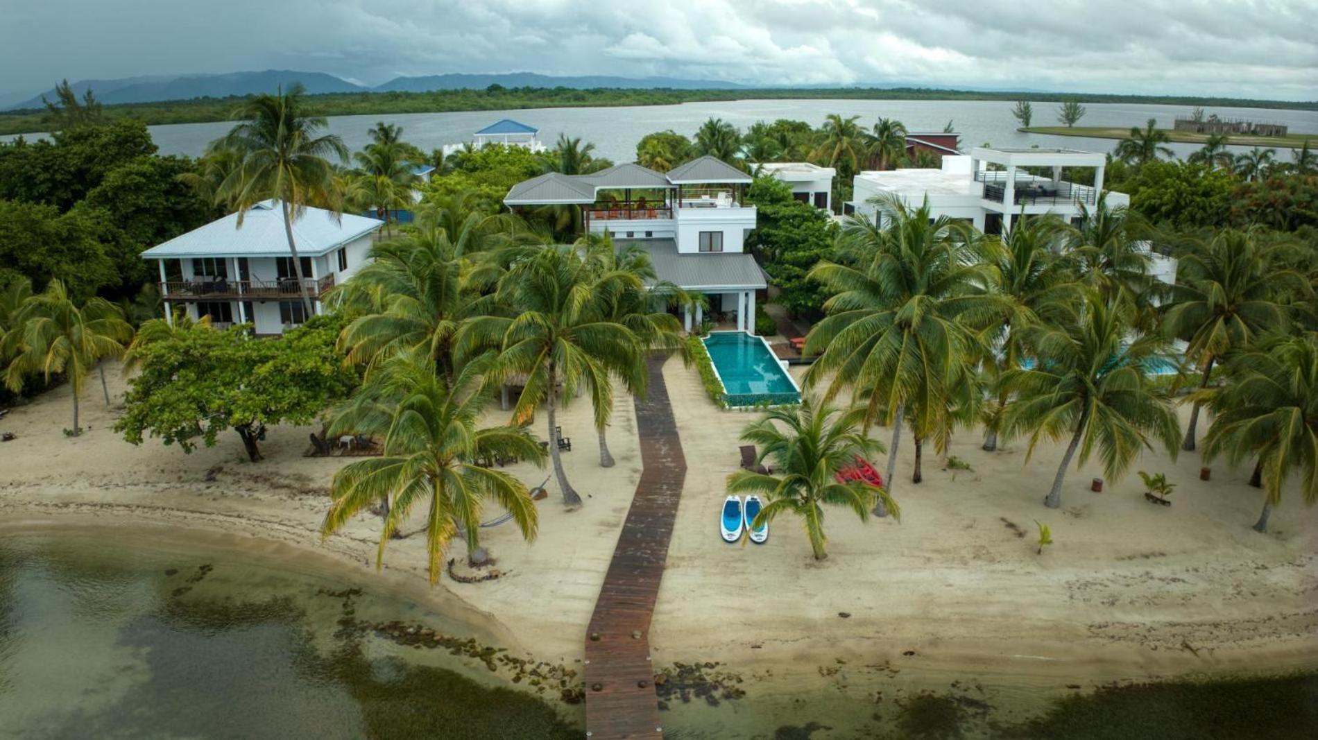 Castaway Villa - 4 Bedroom Beachfront Villa