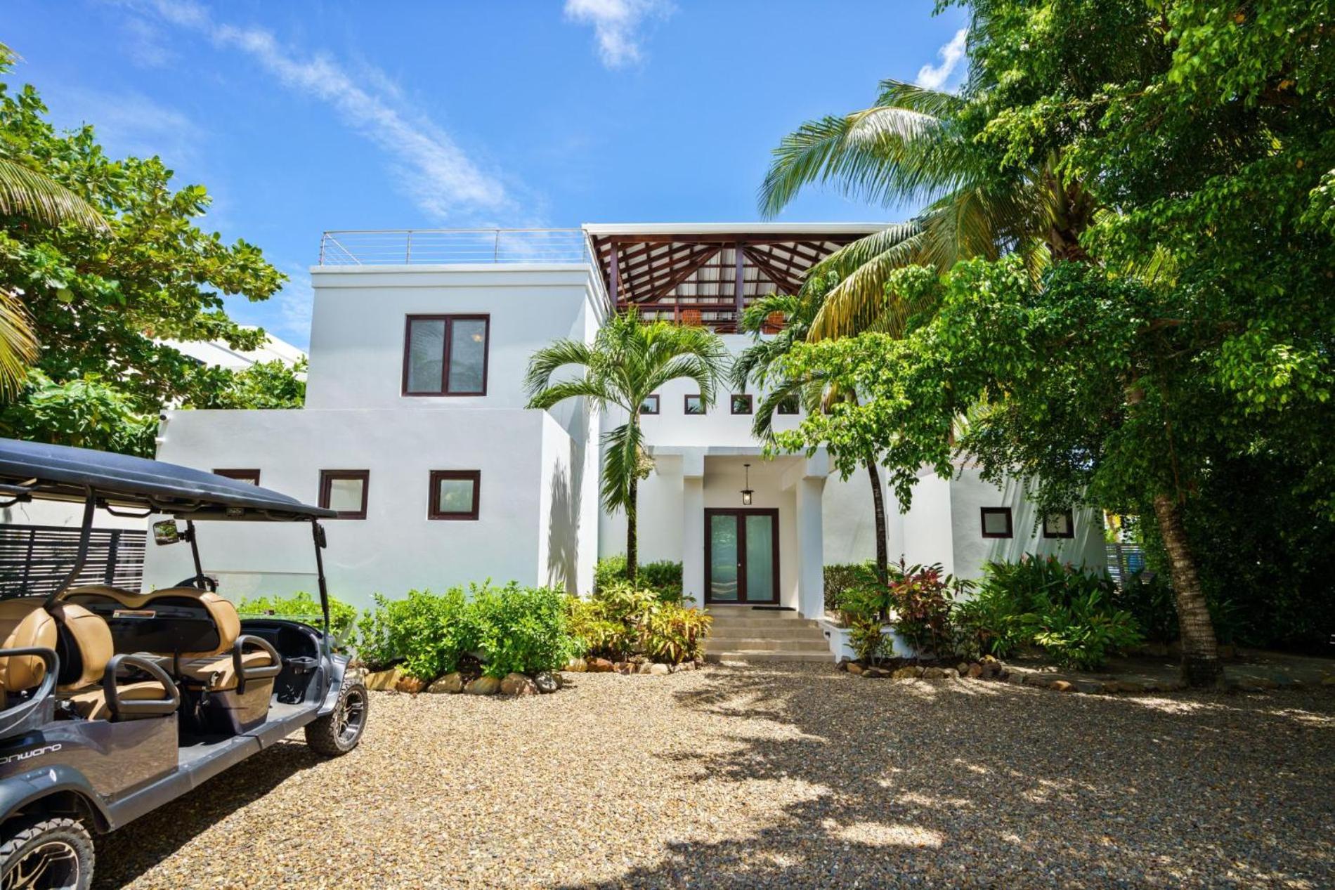 Castaway Villa - 4 Bedroom Beachfront Villa