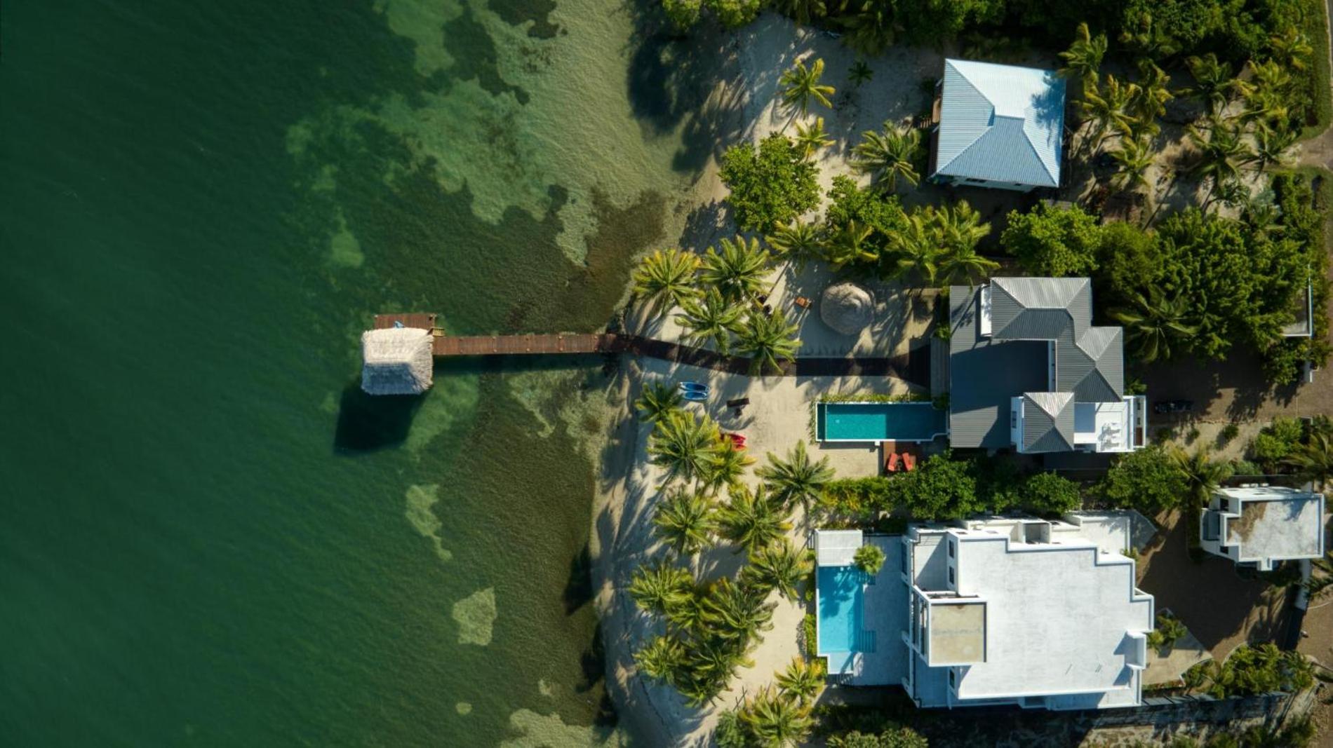 Castaway Villa - 4 Bedroom Beachfront Villa
