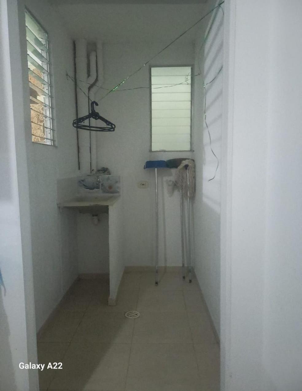 APARTAMENTO SIN AIRE ACONDICIONADO ventilador