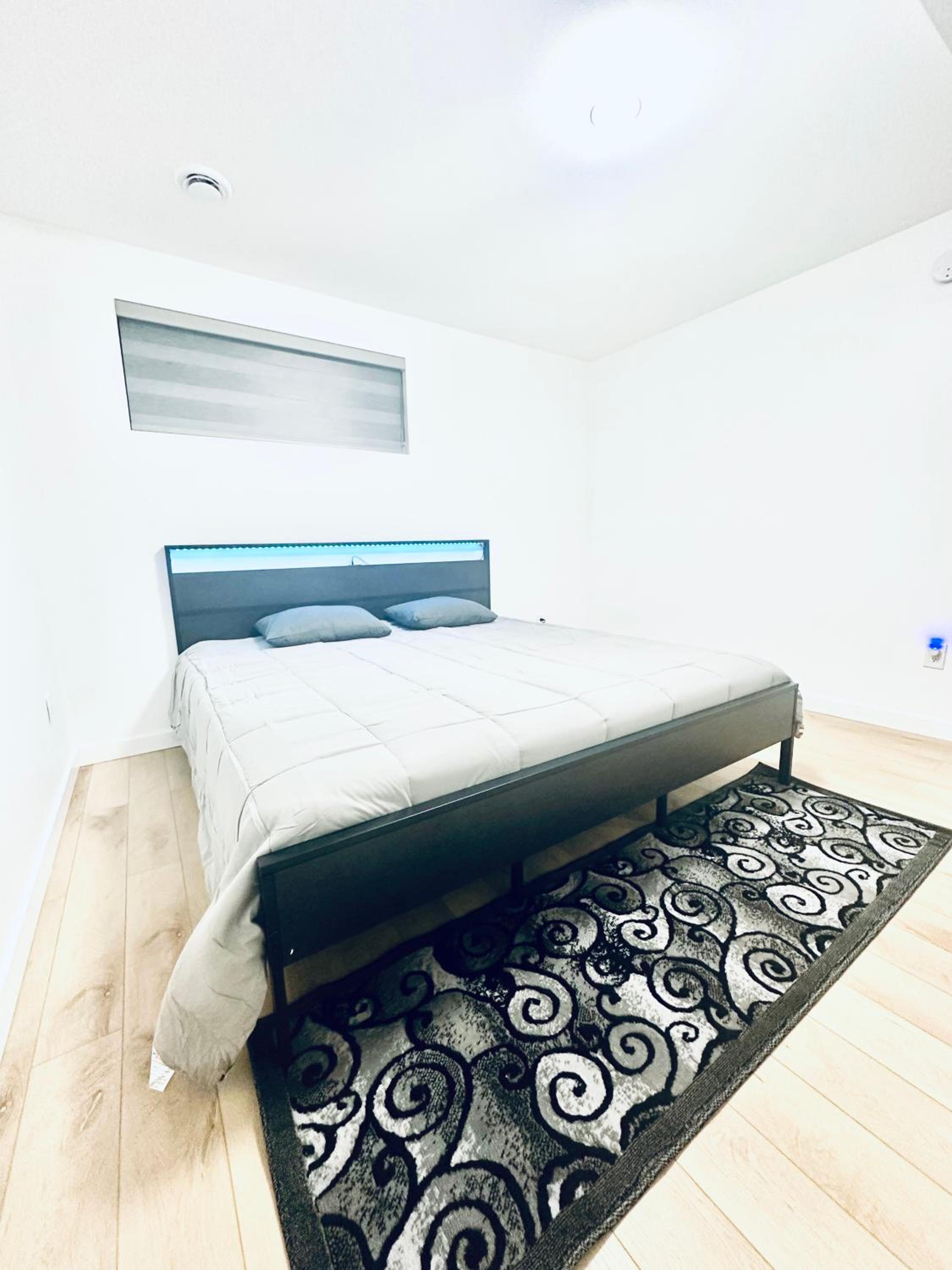 Private Luxury 2 Bedrooms Basement Suite Winnipeg