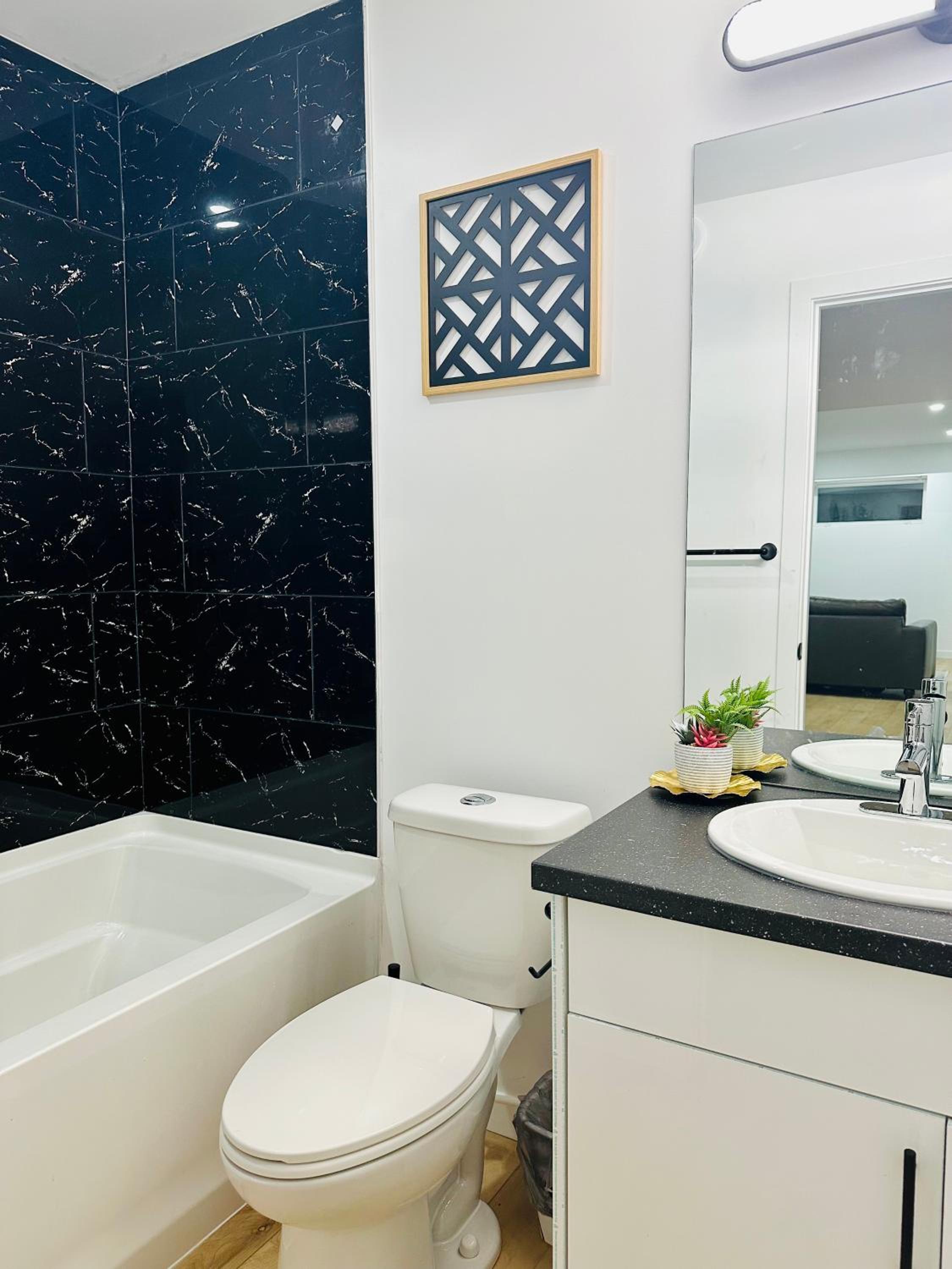 Private Luxury 2 Bedrooms Basement Suite Winnipeg
