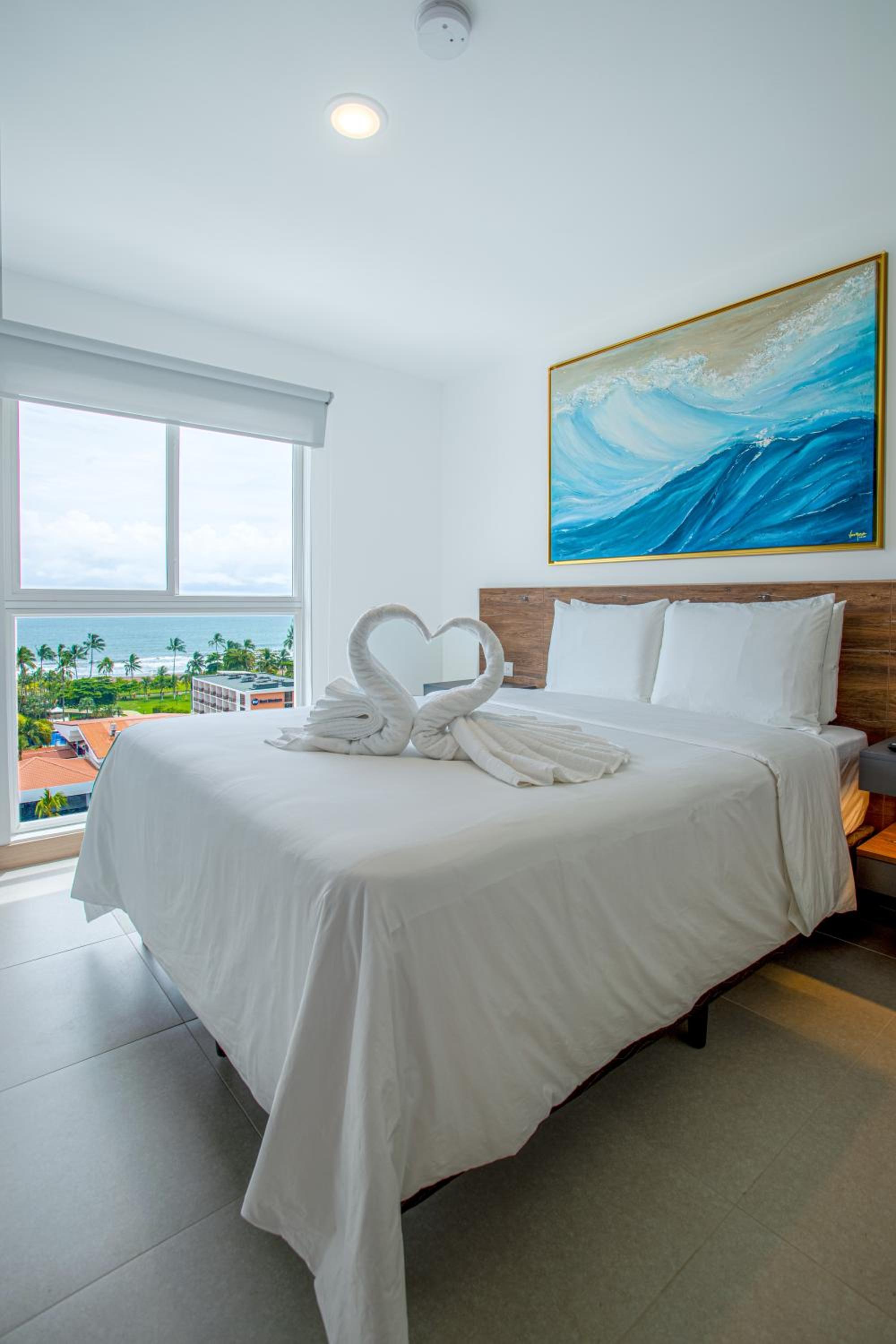 Casago 1101A, BRAND NEW RENTAL Seaside Serenity! Stunning Condo with Coastal Vibes